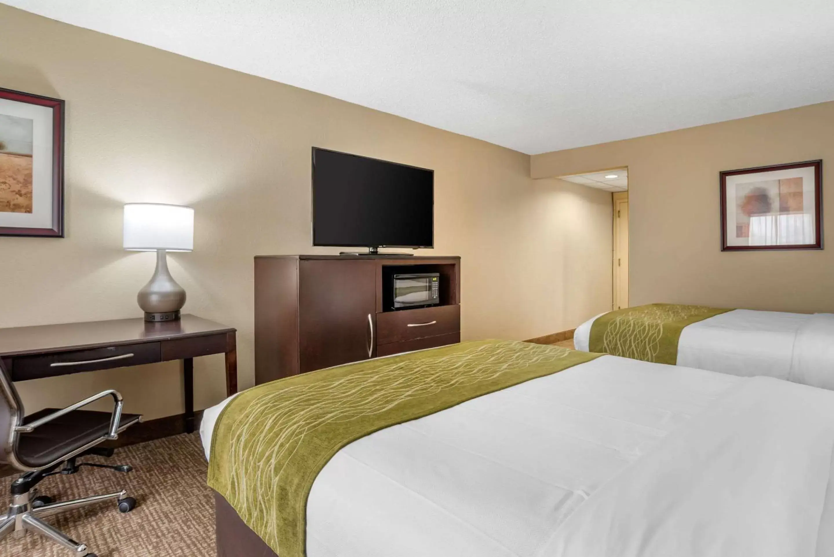 Photo of the whole room, Bed in Comfort Inn Pearl
