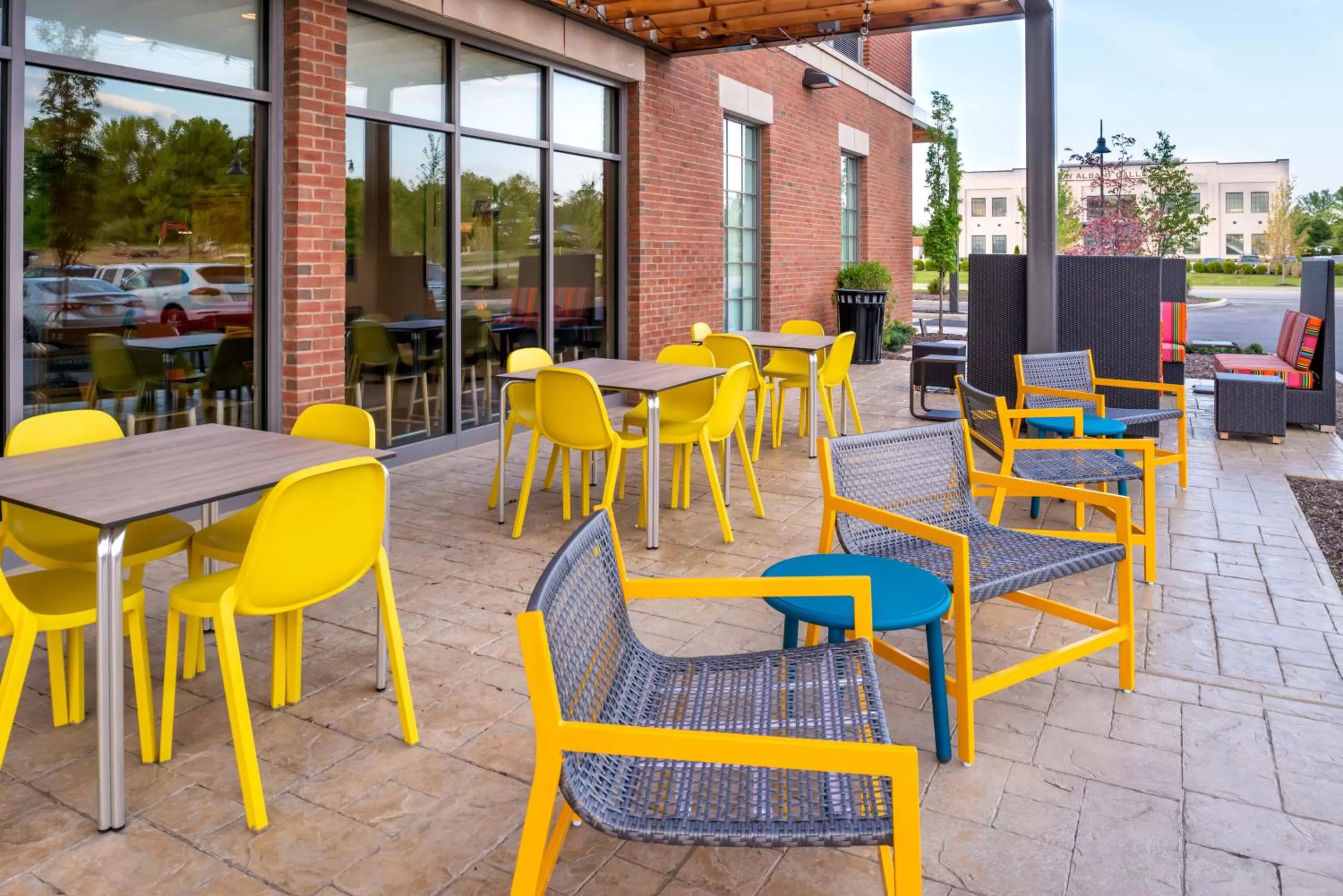 Seating area in Home2 Suites By Hilton Columbus/West, OH