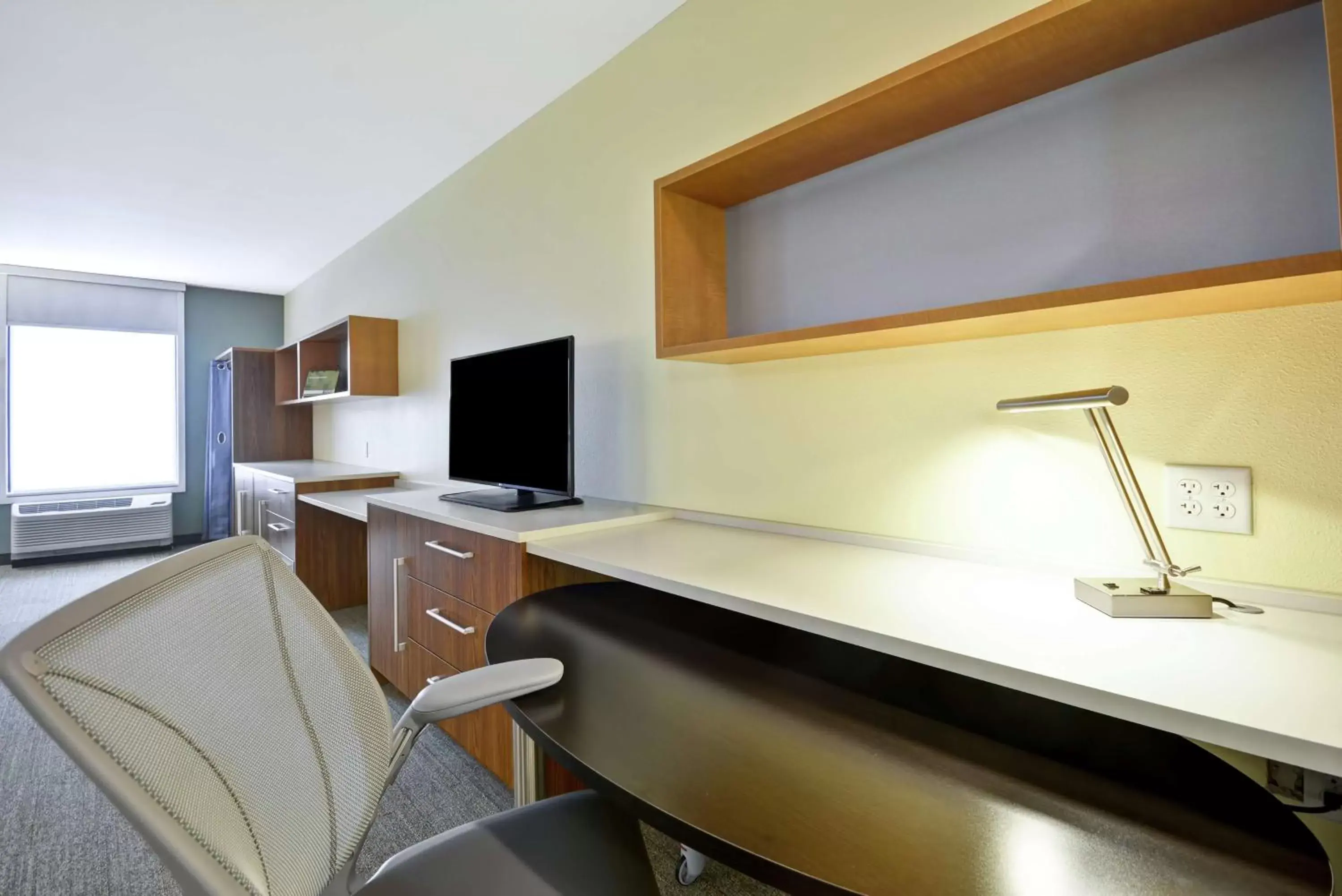 Bedroom, Kitchen/Kitchenette in Home2 Suites By Hilton Minneapolis-Eden Prairie