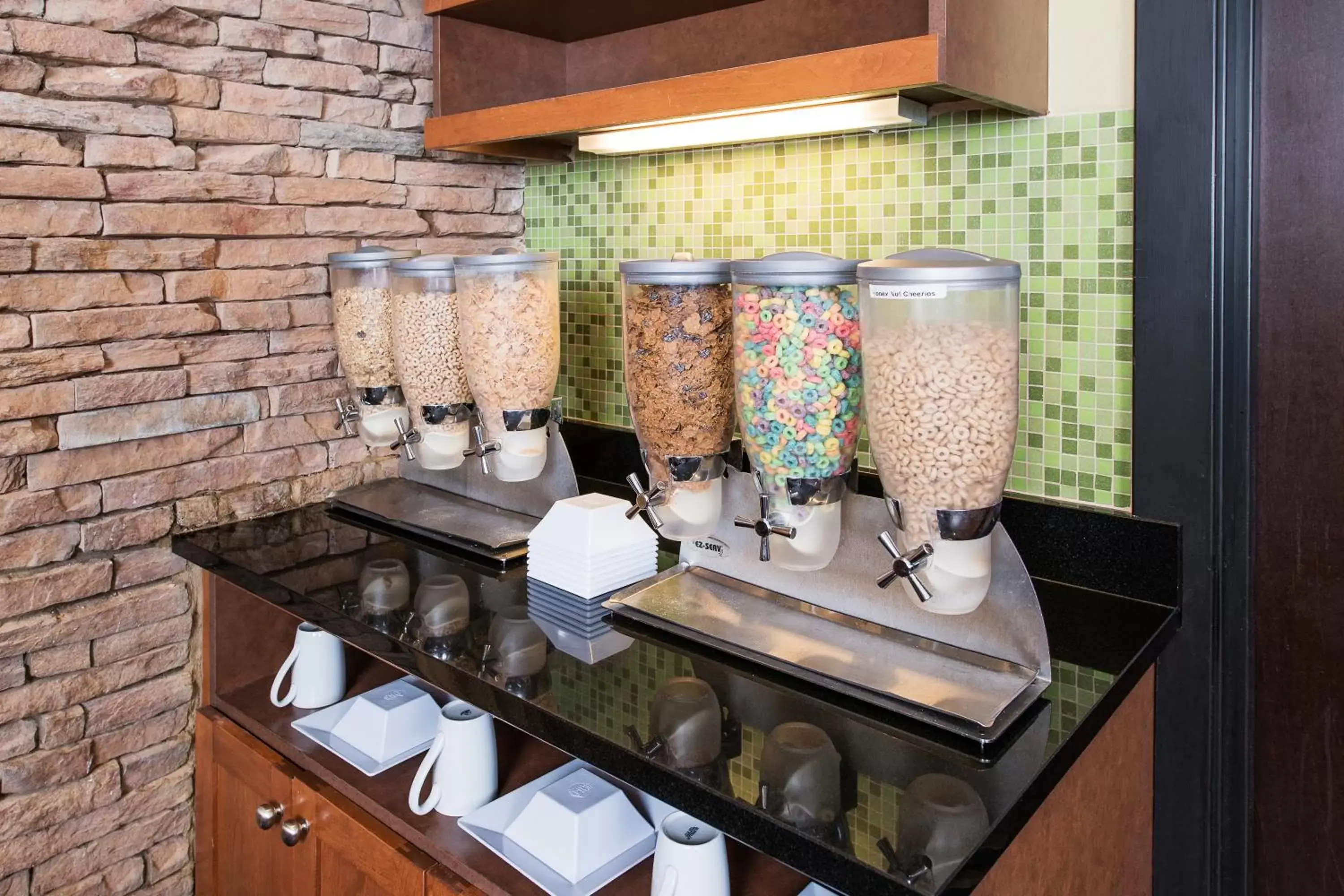 Breakfast, Kitchen/Kitchenette in Hyatt Place Charleston Airport / Convention Center