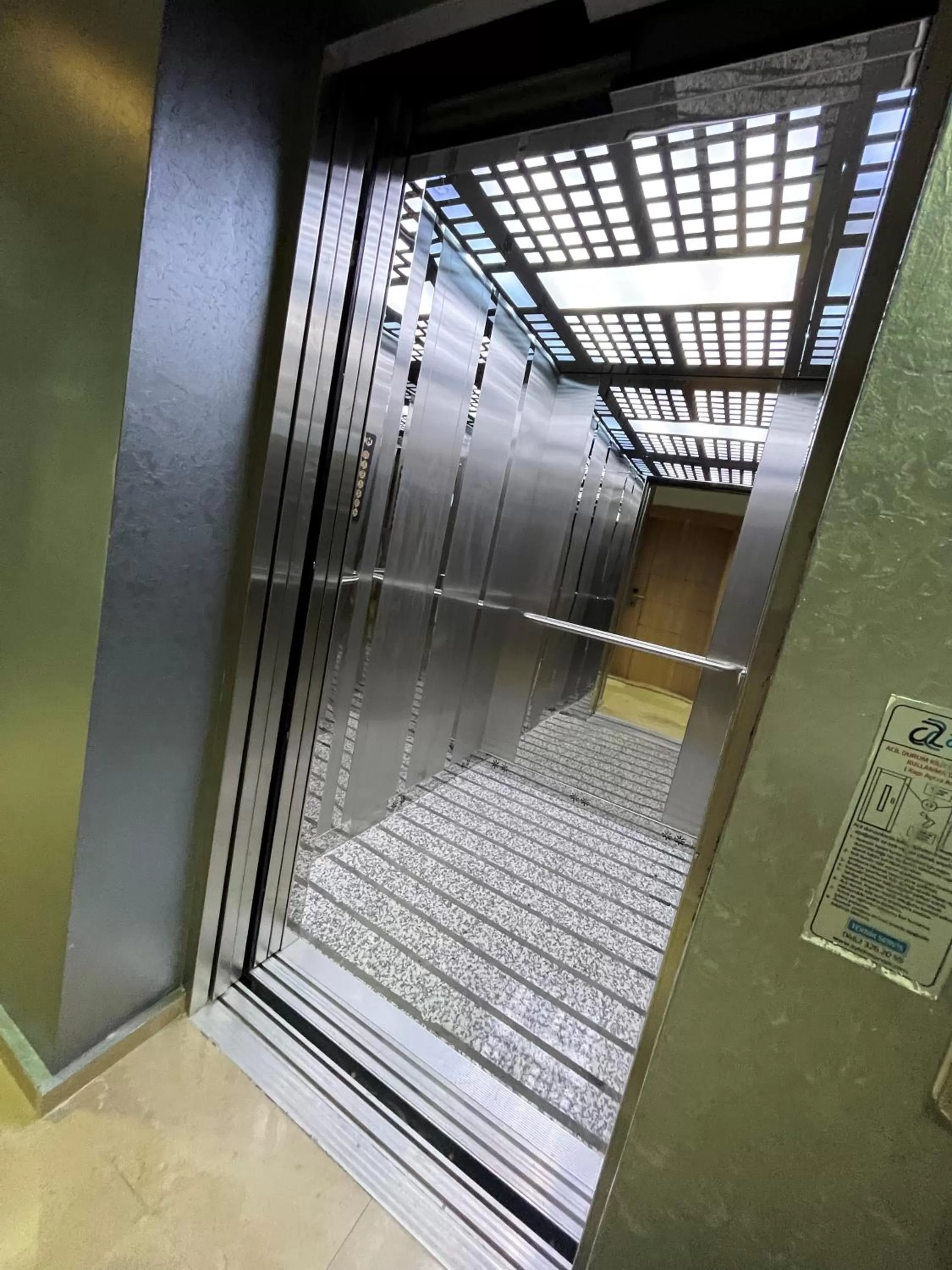 elevator in White House Apart