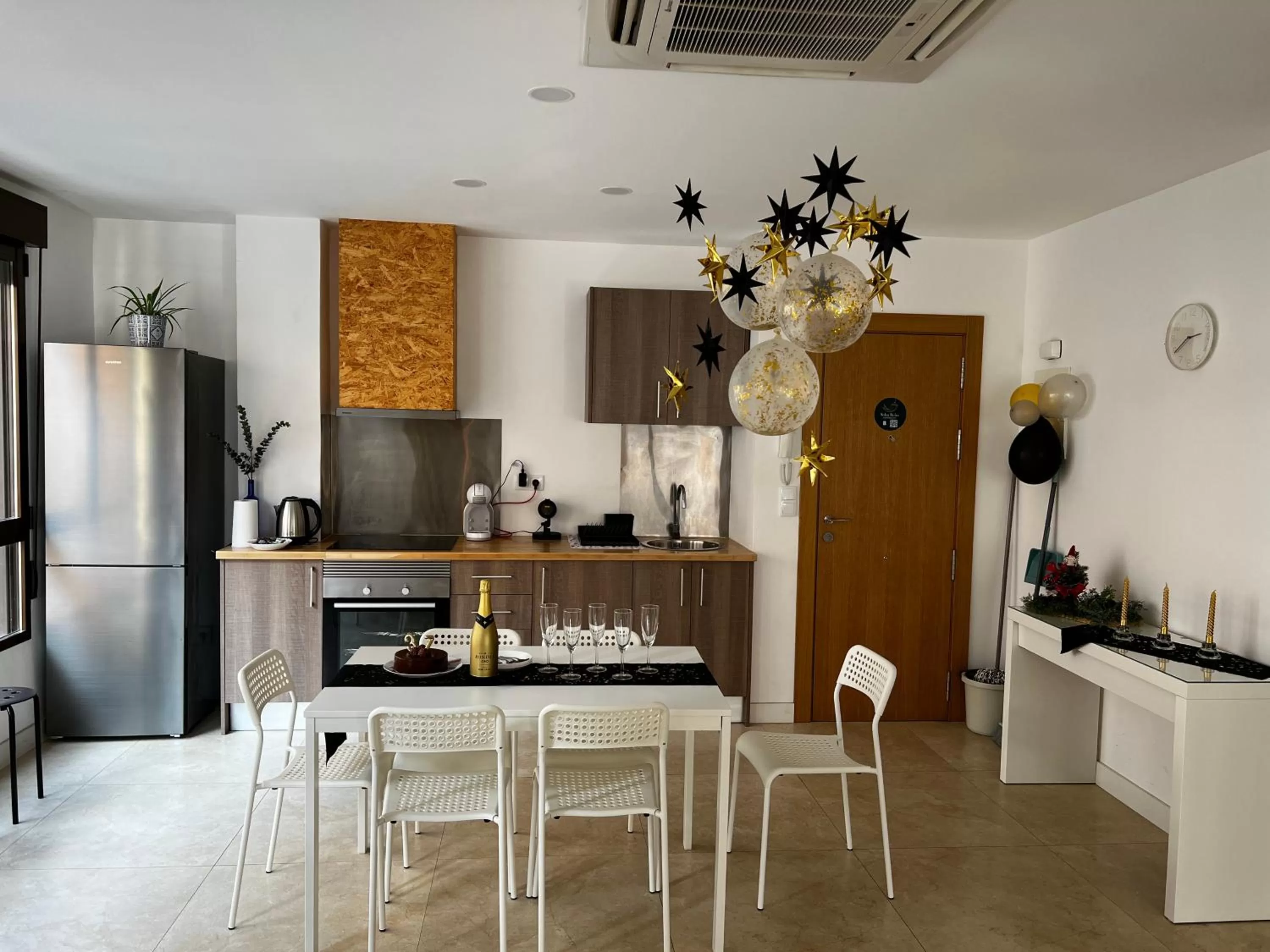 Coffee/tea facilities in Soho Boho Apartments - with sunny rooftop terrace and fiber optic internet