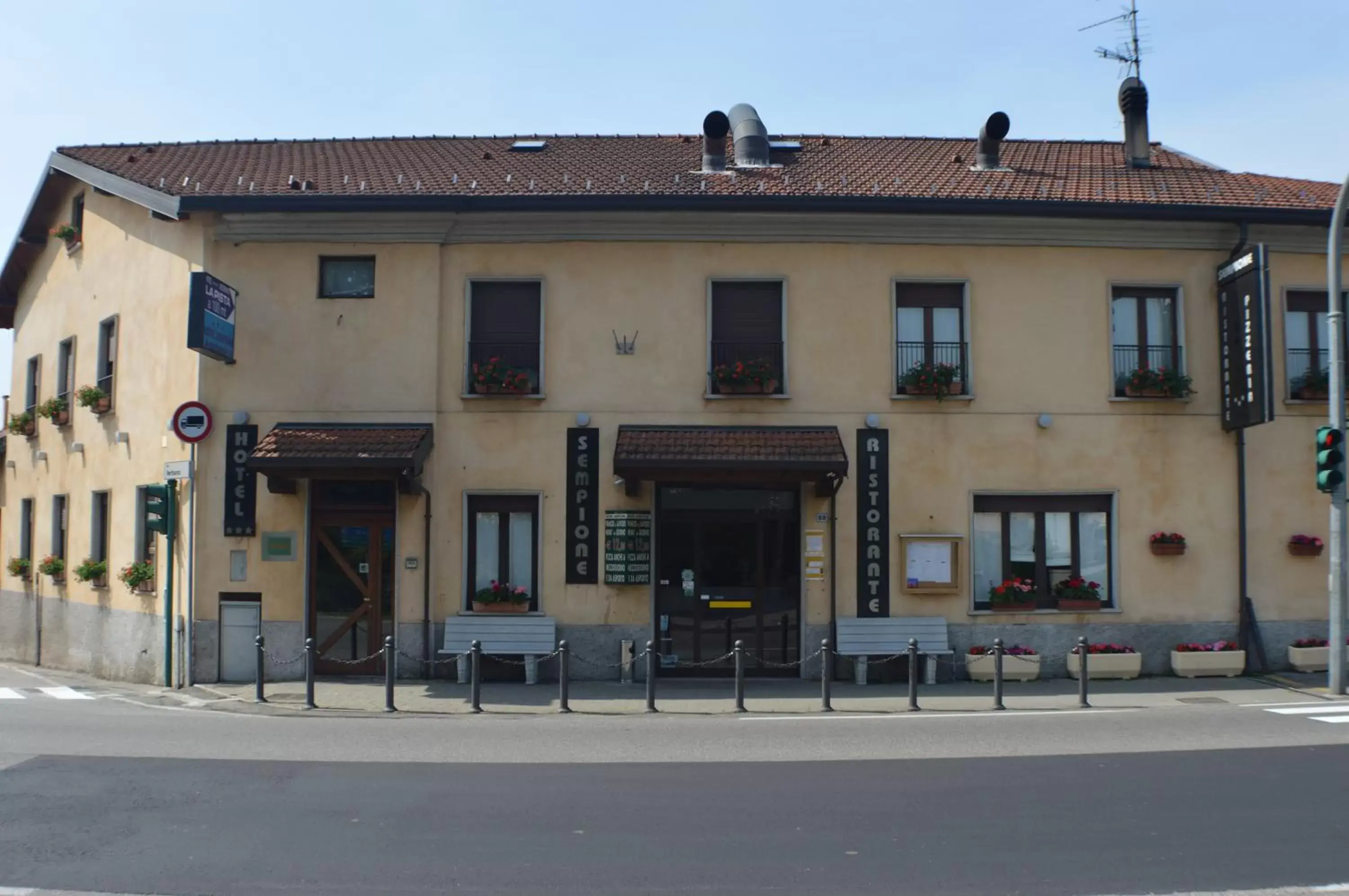 Facade/entrance, Property Building in Sempione Hotel Malpensa