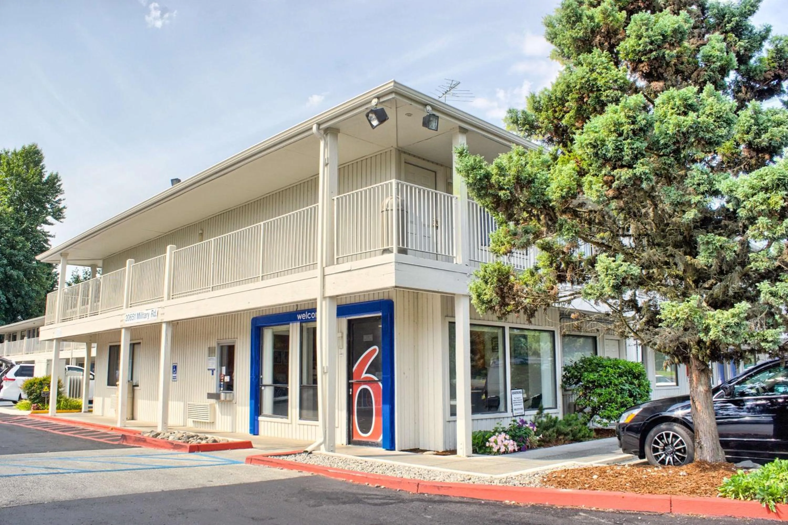 Property building in Motel 6-Seattle, WA - South