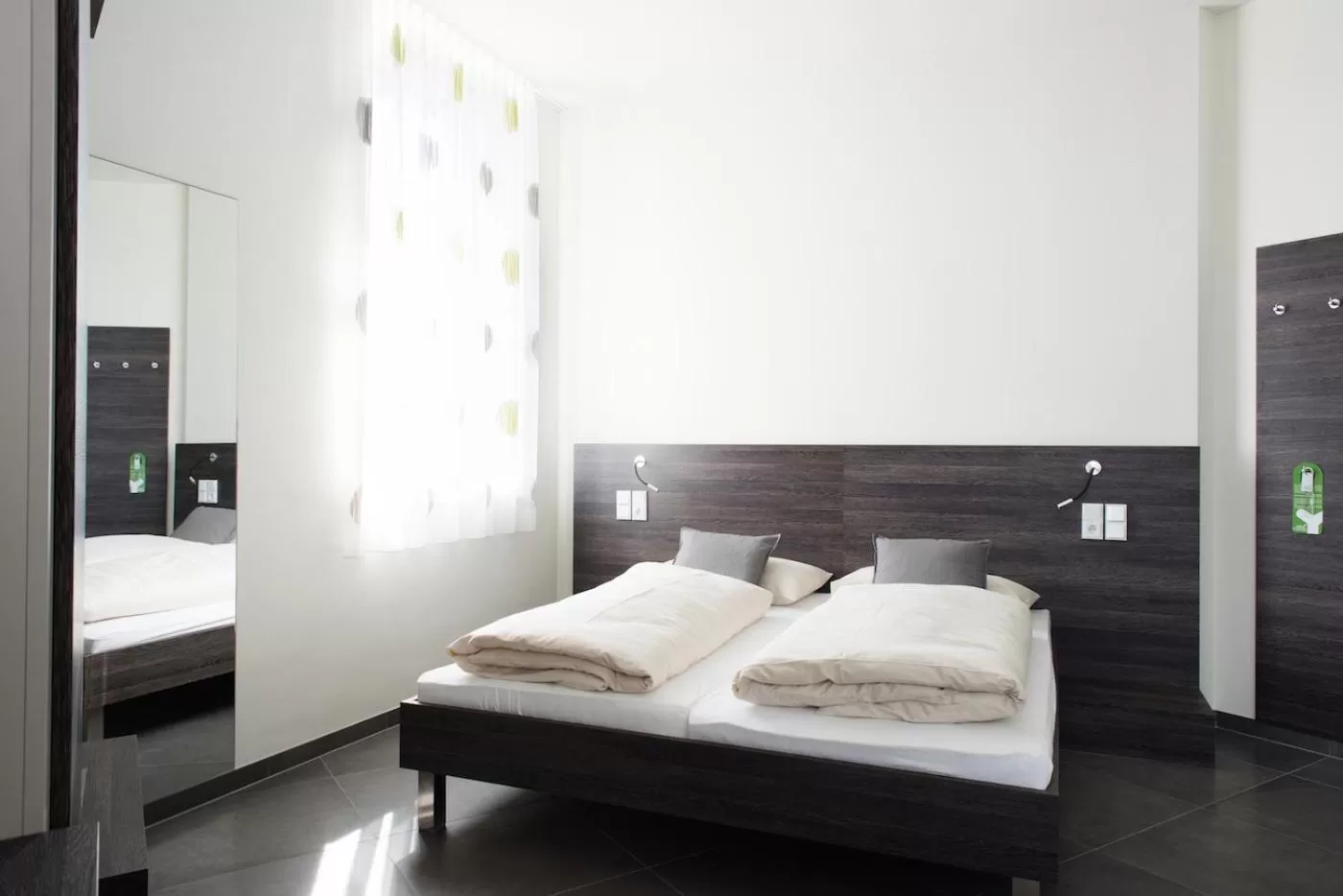 Photo of the whole room, Bed in eee Hotel Traun