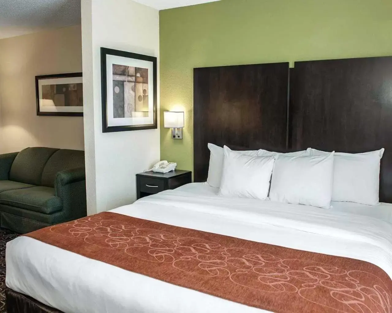 Bed in Comfort Suites West Indianapolis - Brownsburg