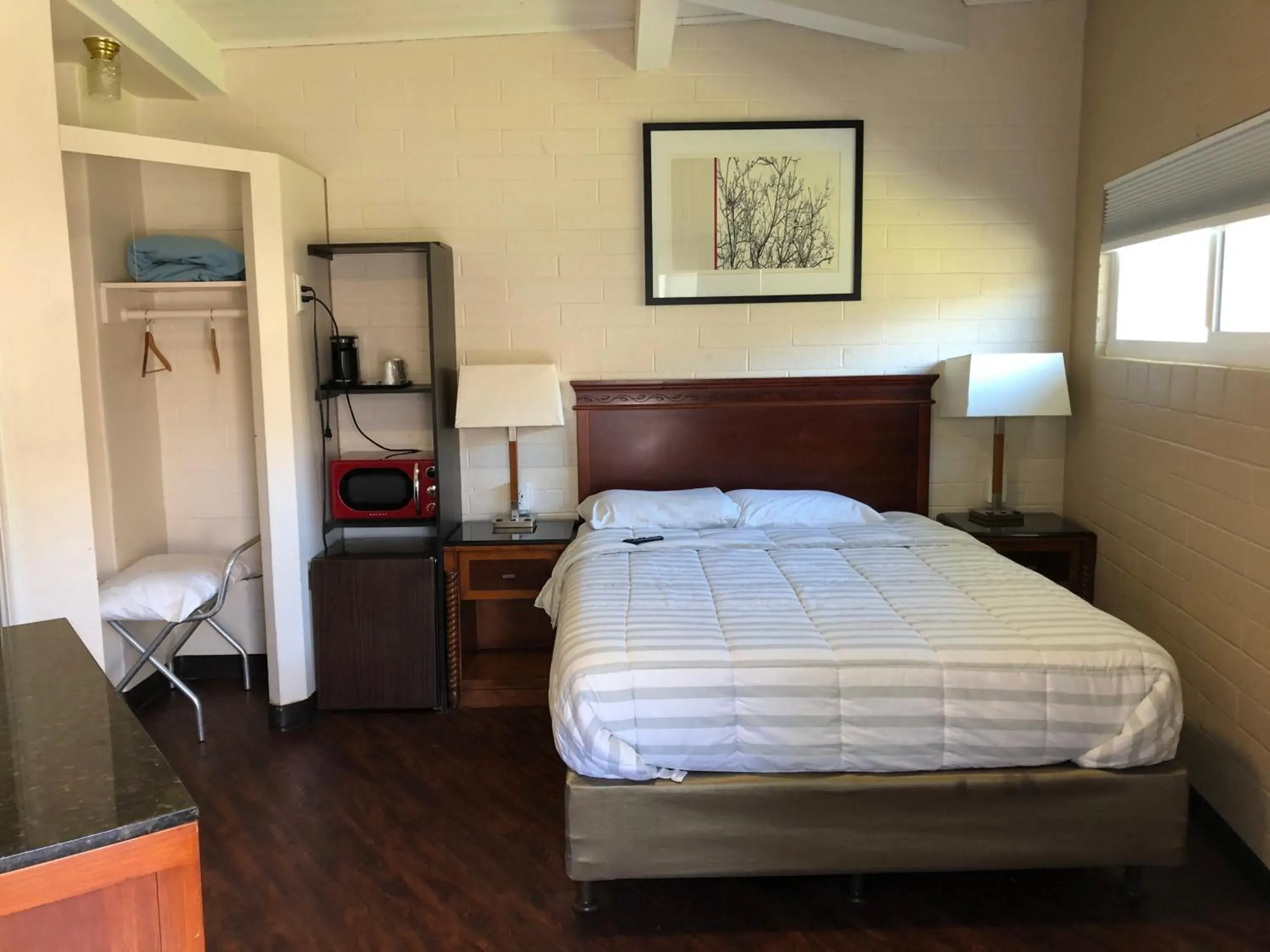 Queen Room in Sierra Lodge Three Rivers Queen Room in Sierra Lodge Three Rivers