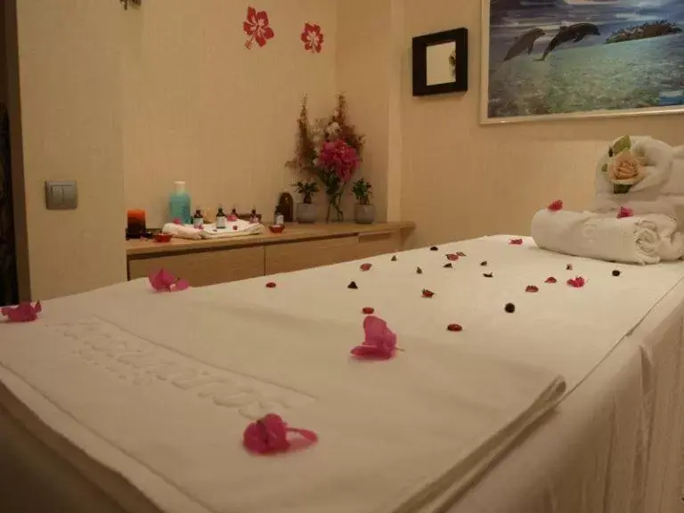 Massage, Bed in Konstantinos Palace