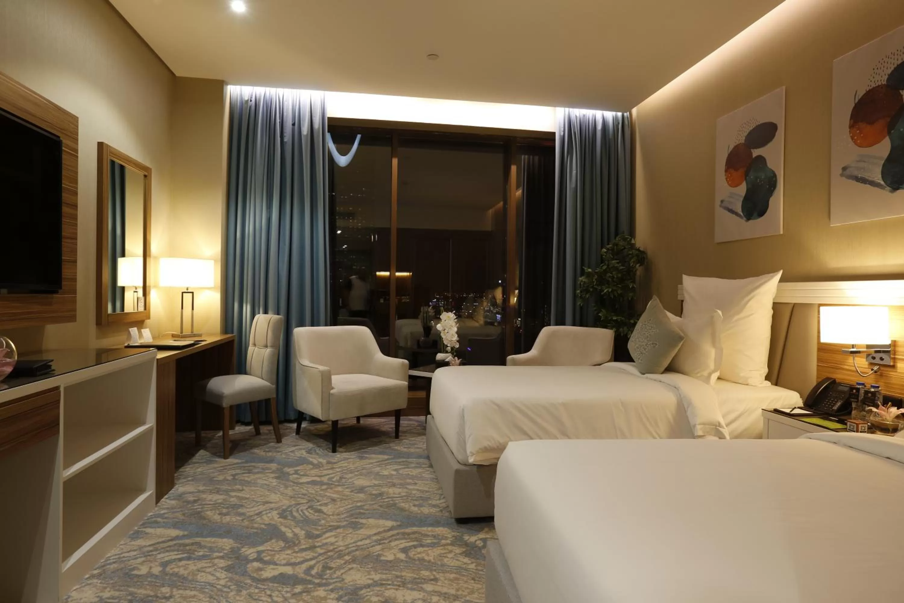 Bed in Cantonal Hotel by Warwick