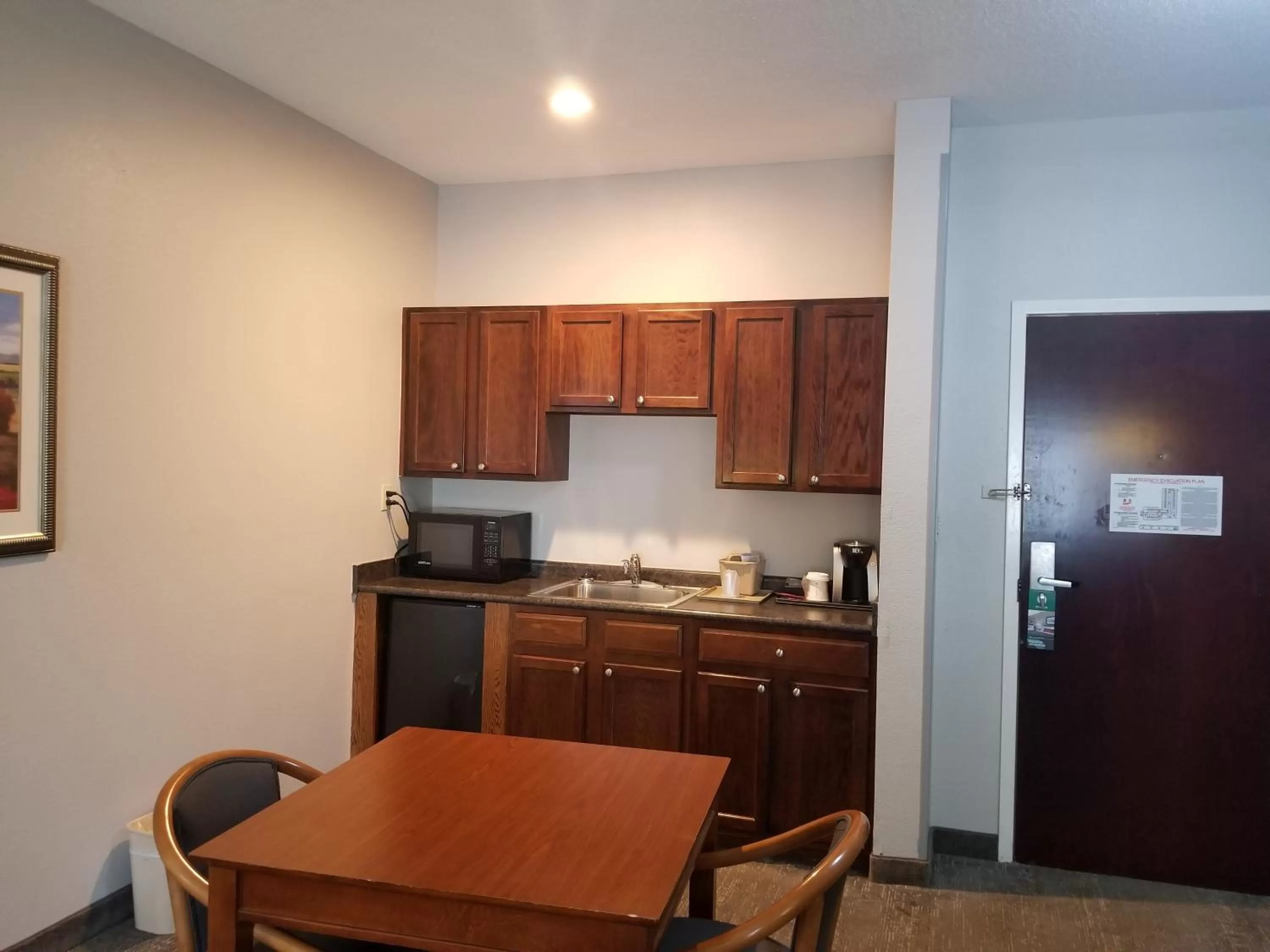 Kitchen or kitchenette in Wingate by Wyndham Port Wentworth Savannah Area