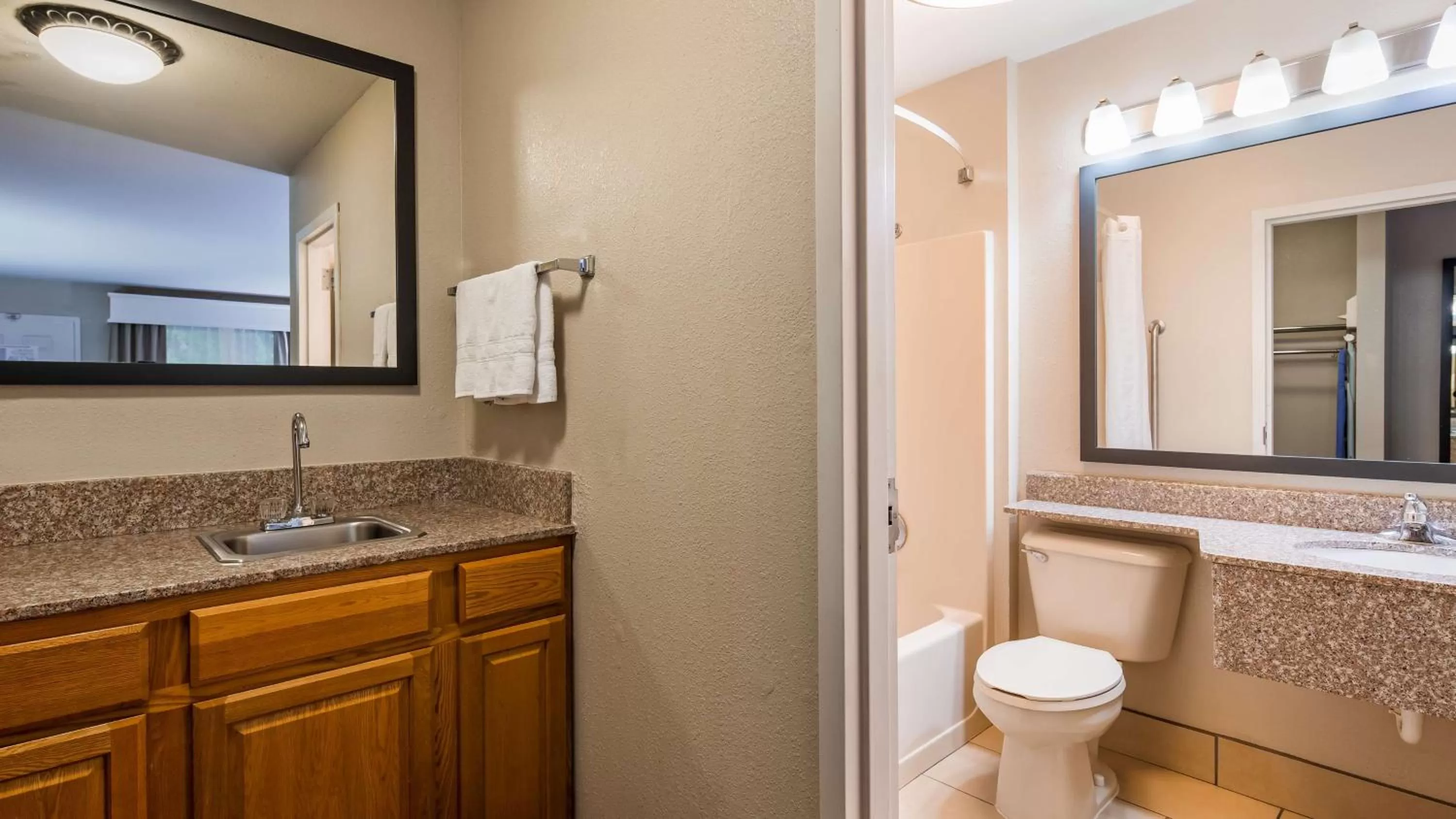 Bathroom in Best Western Shenandoah Inn