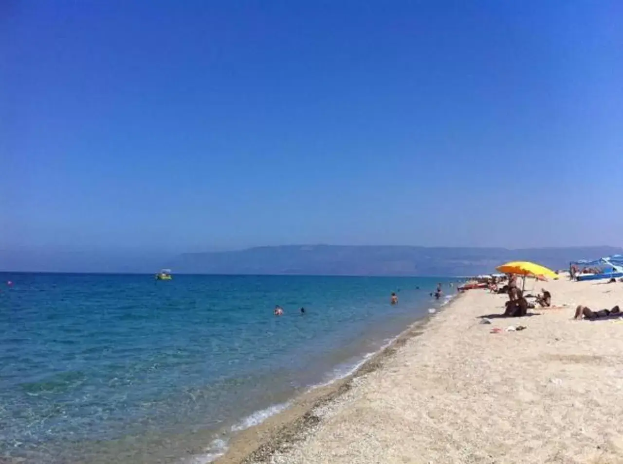 Beach in Sweet Home B&B