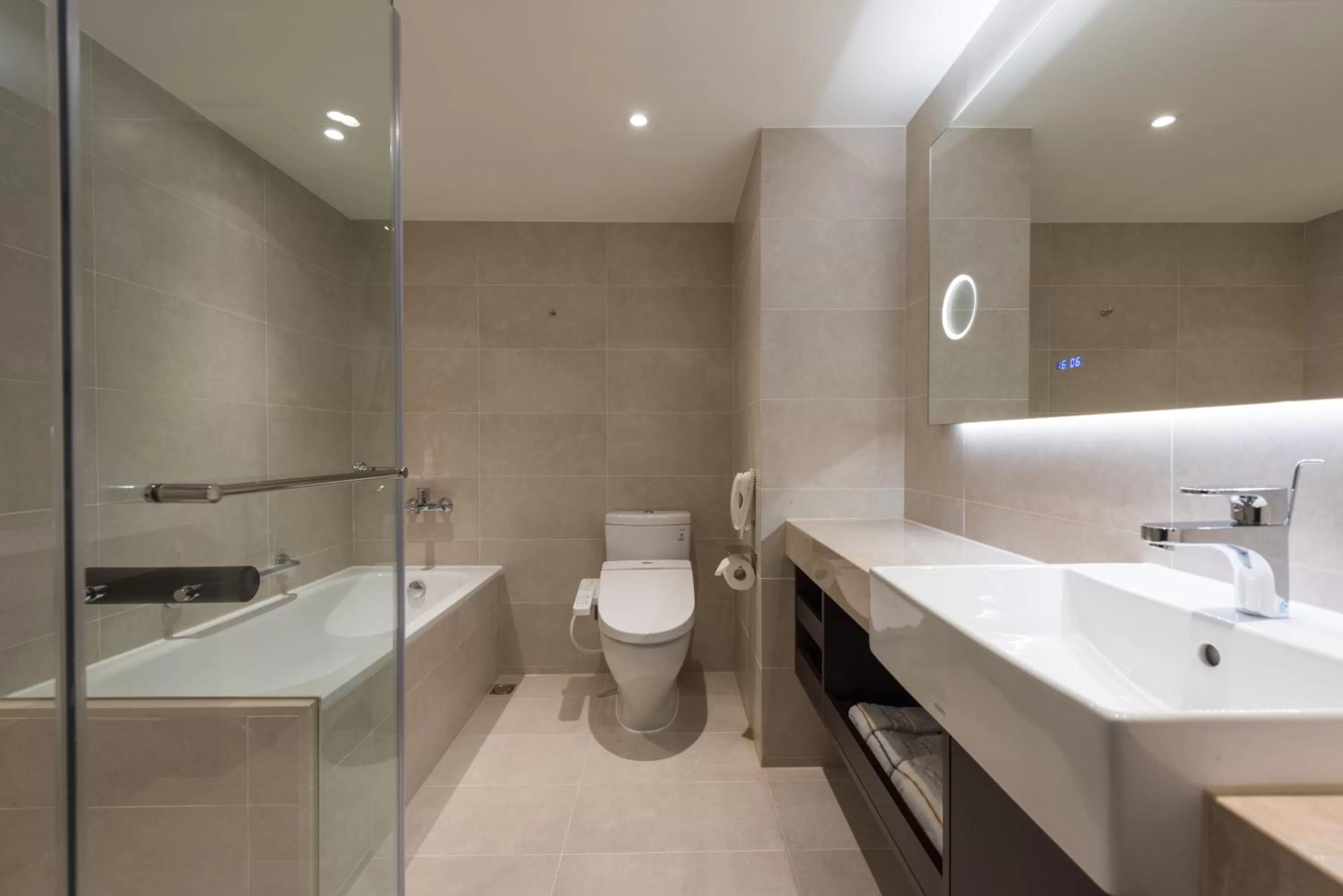 Shower in K Hotel Taipei Chang-An