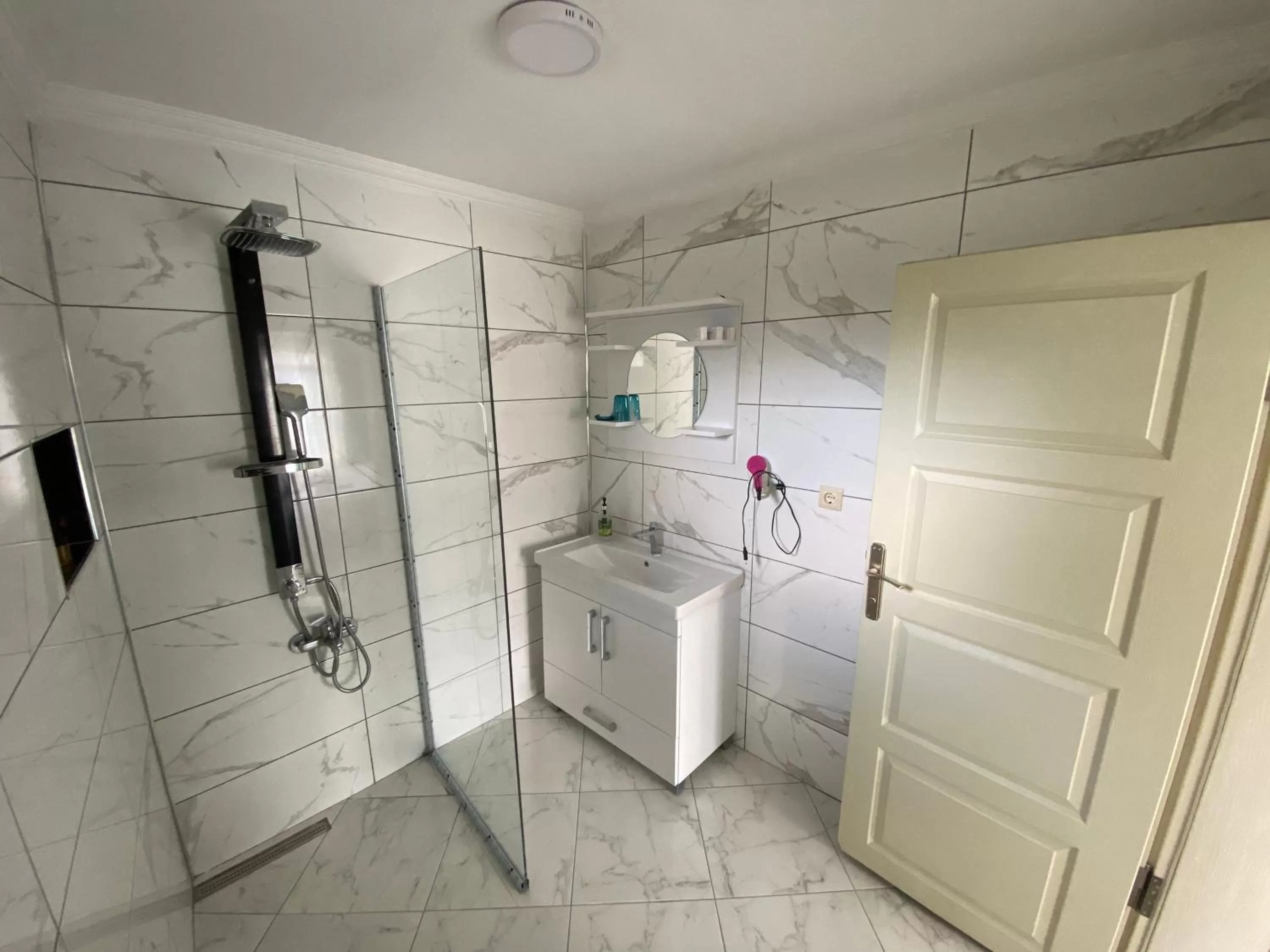 Shower in AMASRA Marina Pansiyon