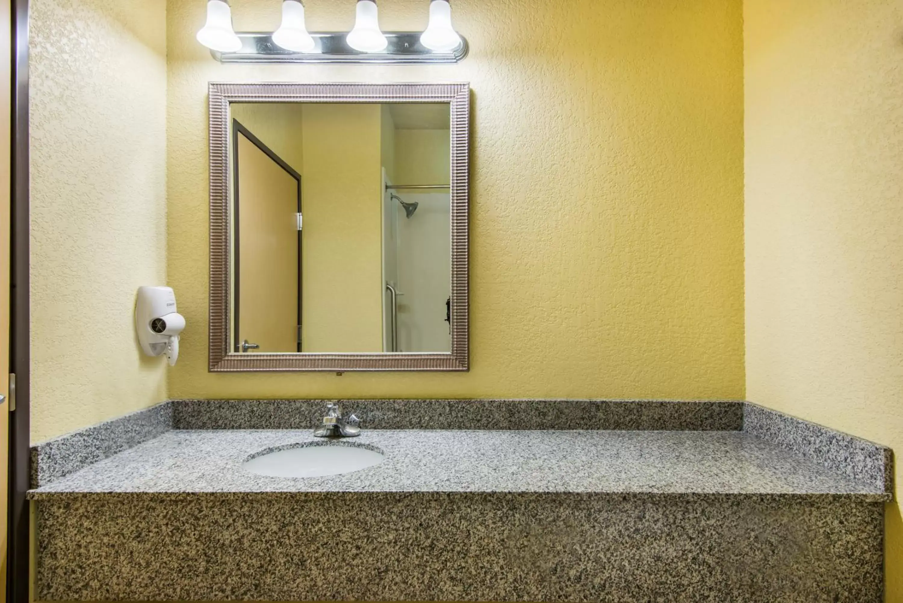 Standard King Room in Holiday Inn Express Hotel & Suites El Dorado by IHG Standard King Room in Holiday Inn Express Hotel & Suites El Dorado by IHG