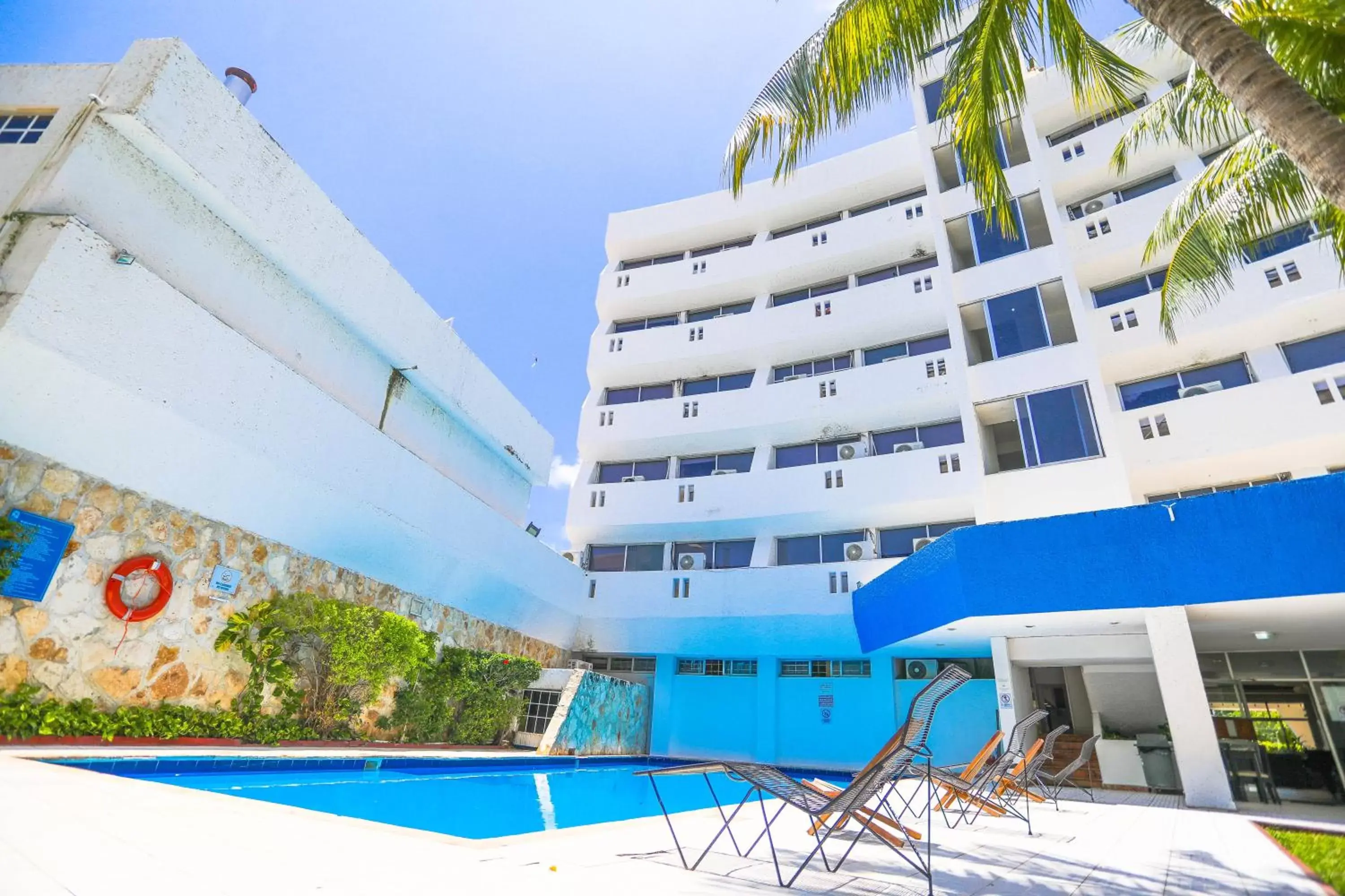 Swimming Pool in Hotel Caribe Internacional Cancun