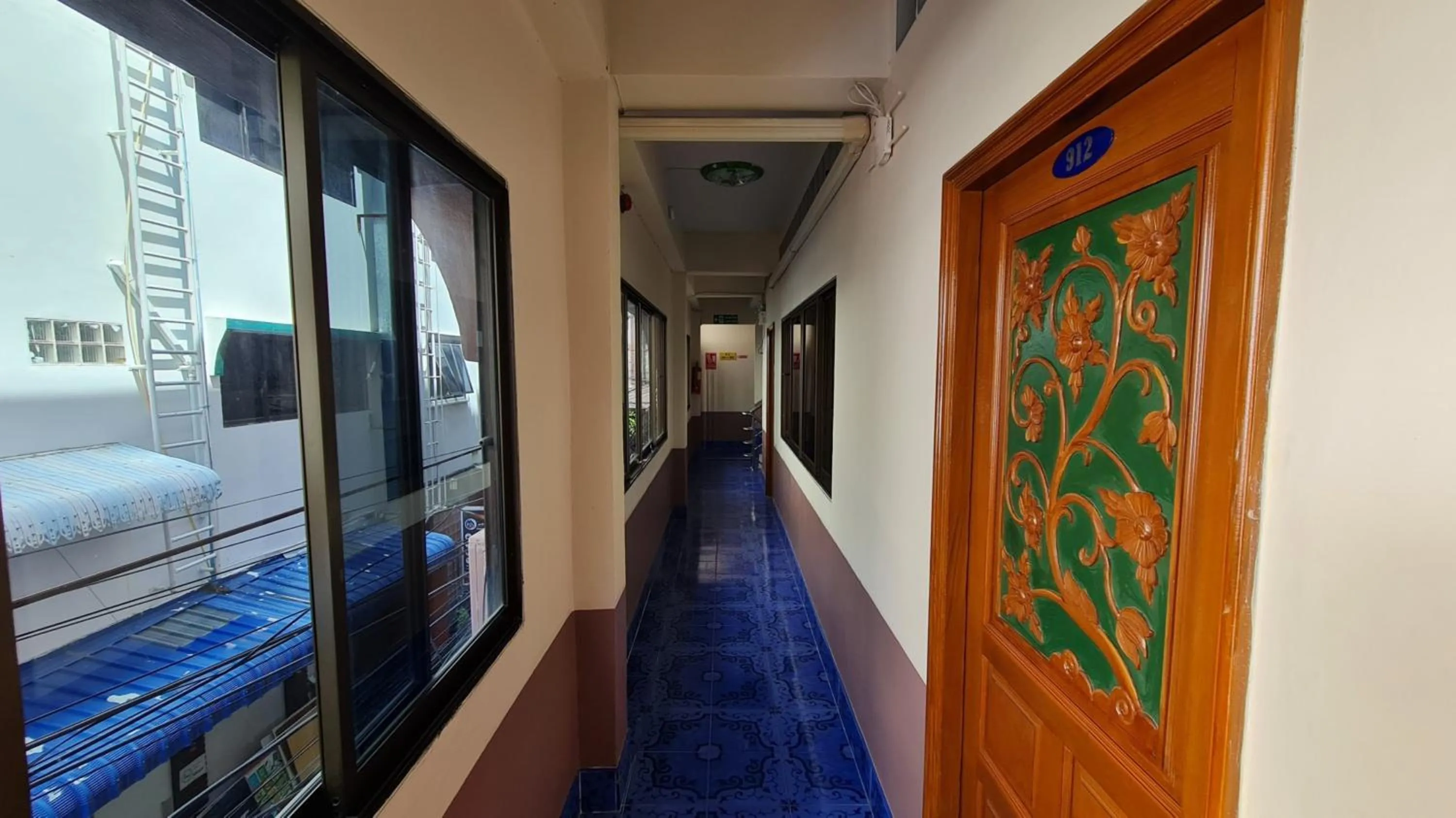 Property building in Vech Guesthouse Patong