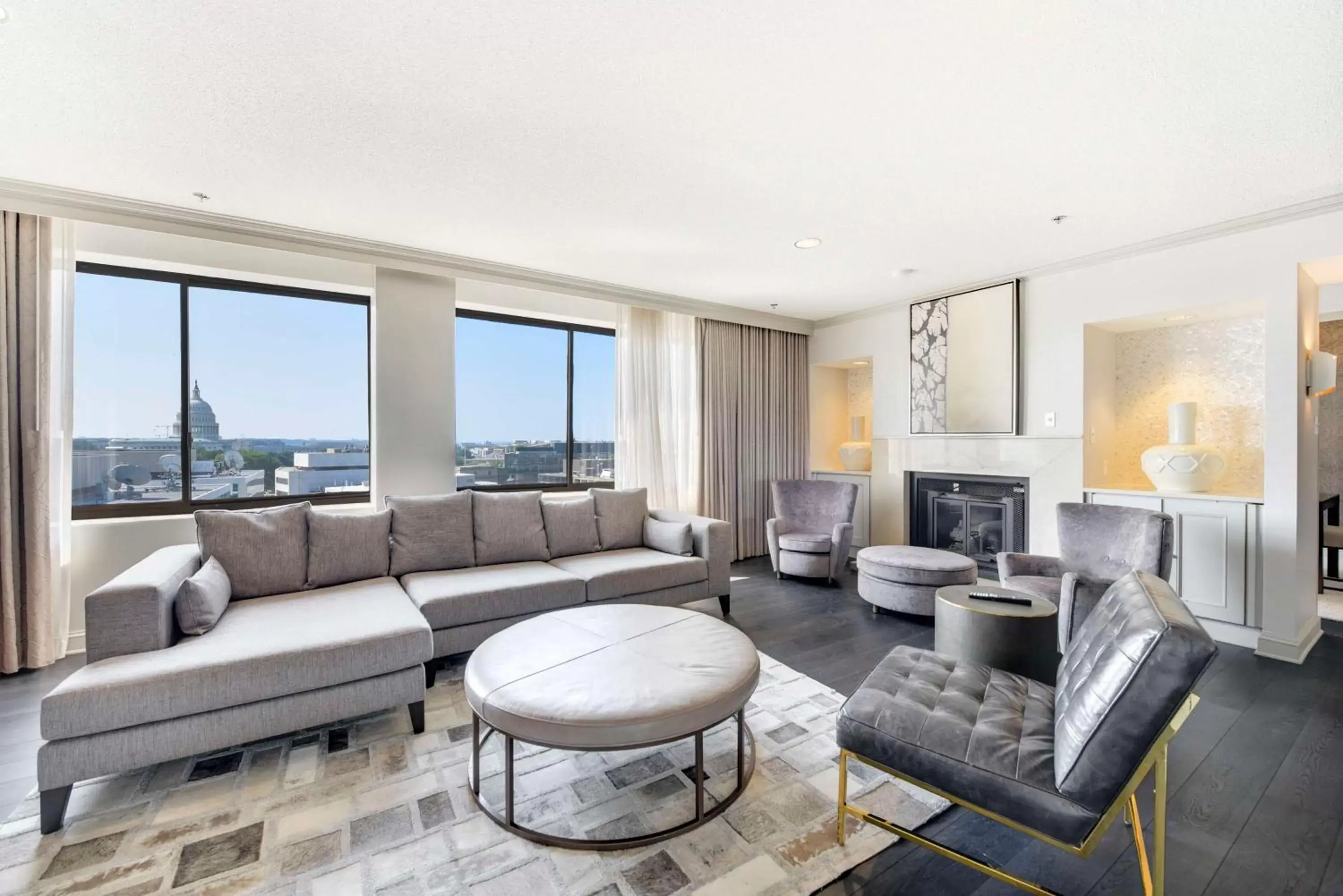 Living room, Seating Area in Hilton Washington DC Capitol Hill