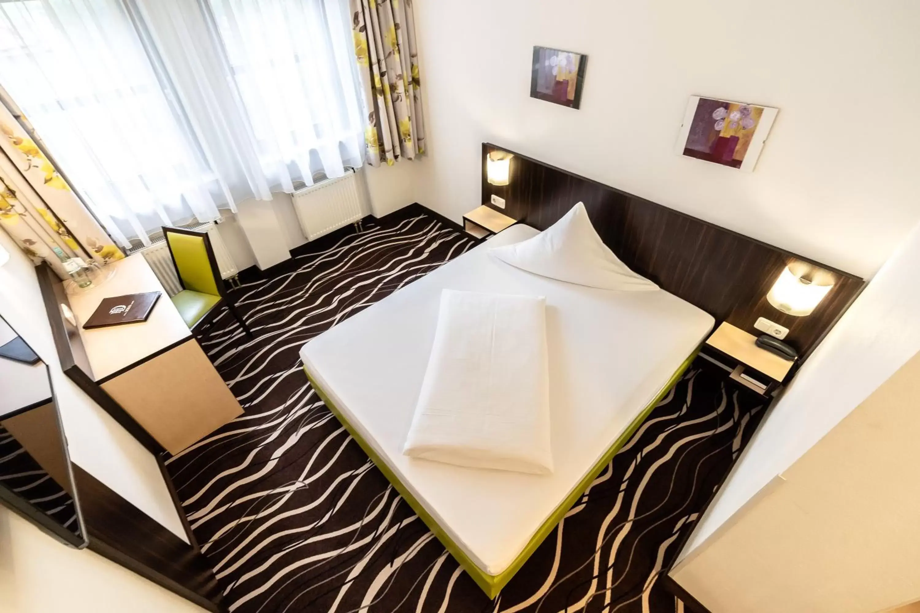 Bed in Hotel Demas Garni