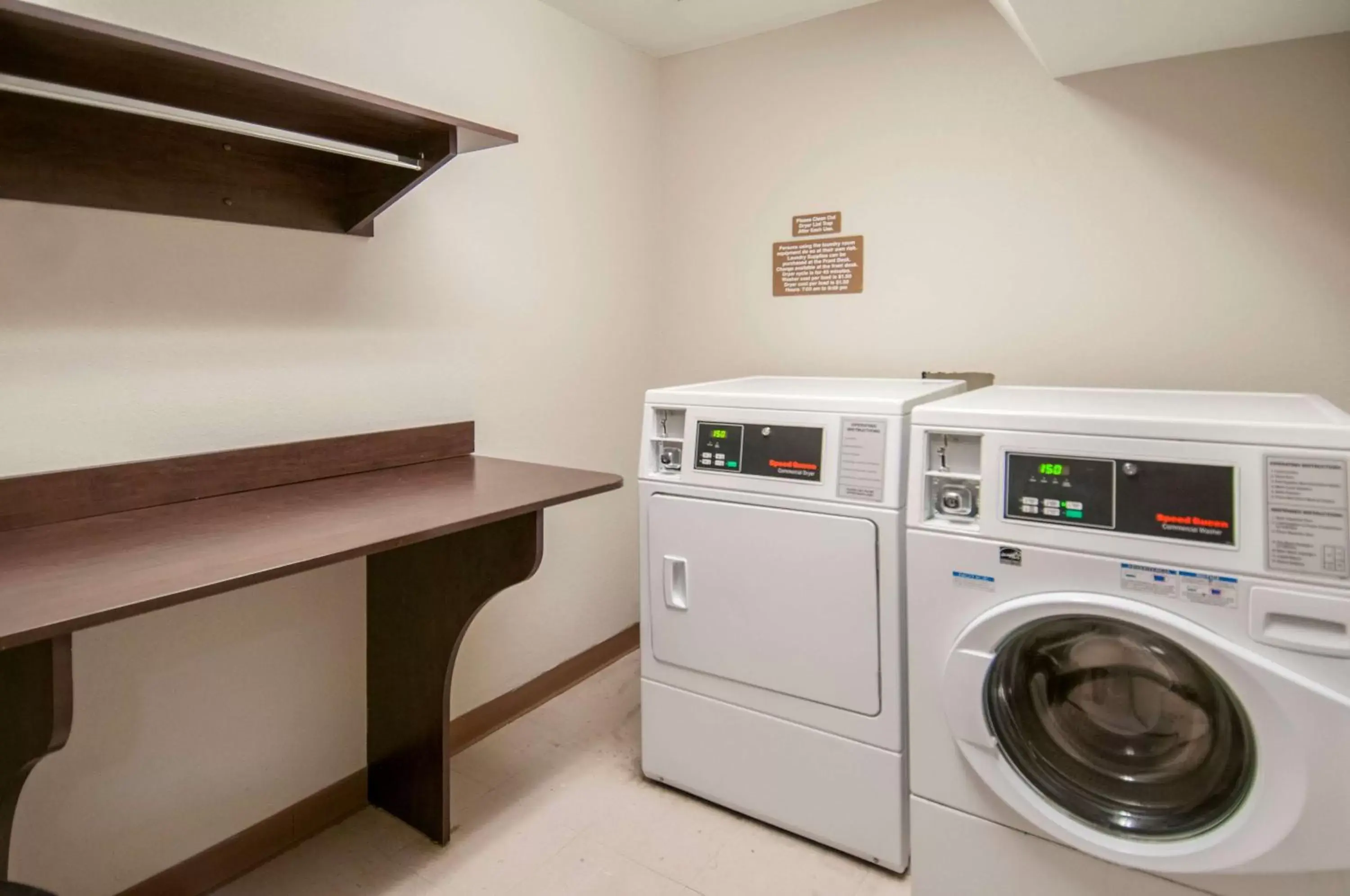 On site, Kitchen/Kitchenette in Microtel Inn & Suites by Wyndham Pearl River/Slidell