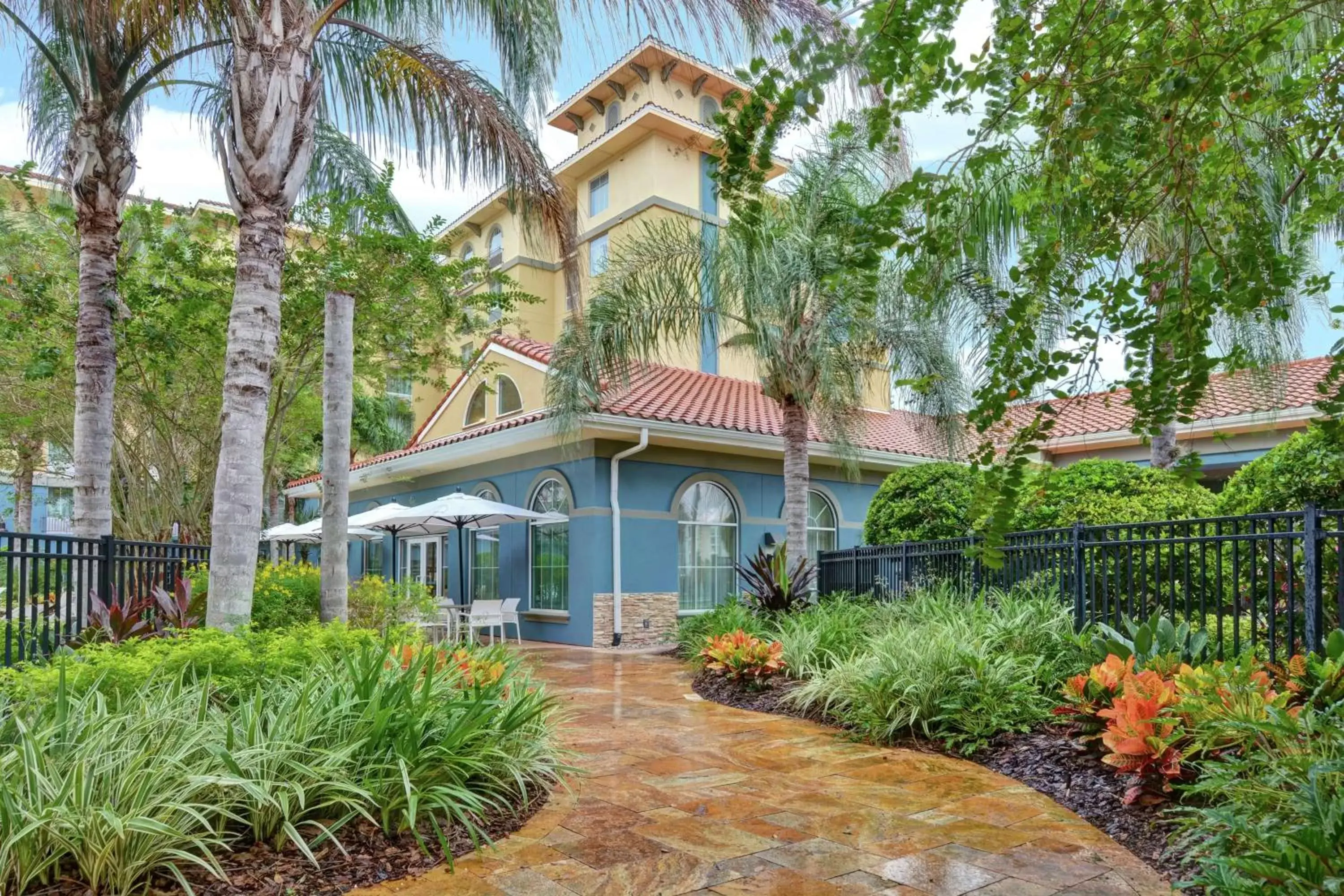 Patio, Property Building in Hilton Garden Inn Orlando Lake Buena Vista