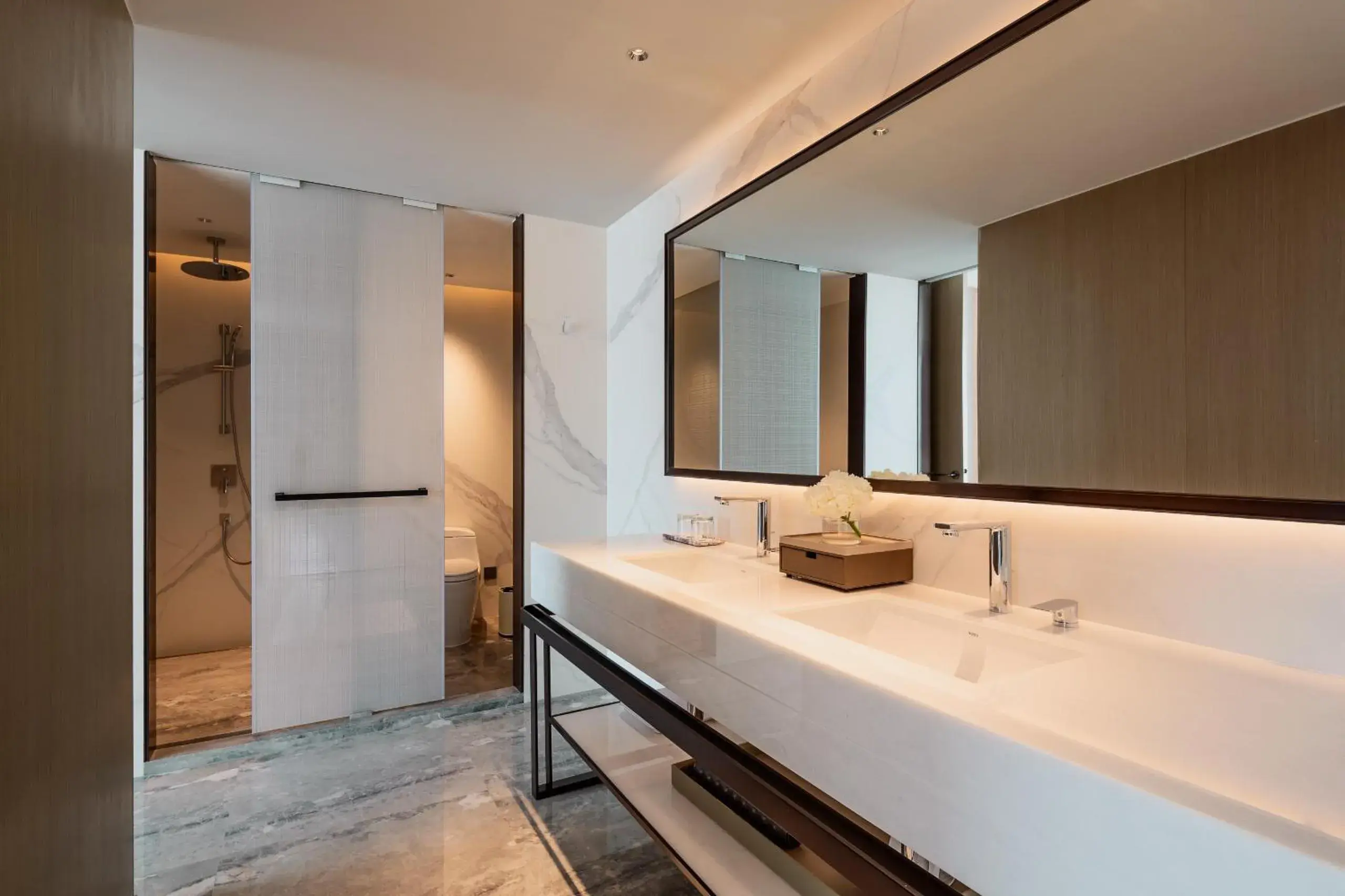 Bathroom in Grand Metropark Yuantong Hotel