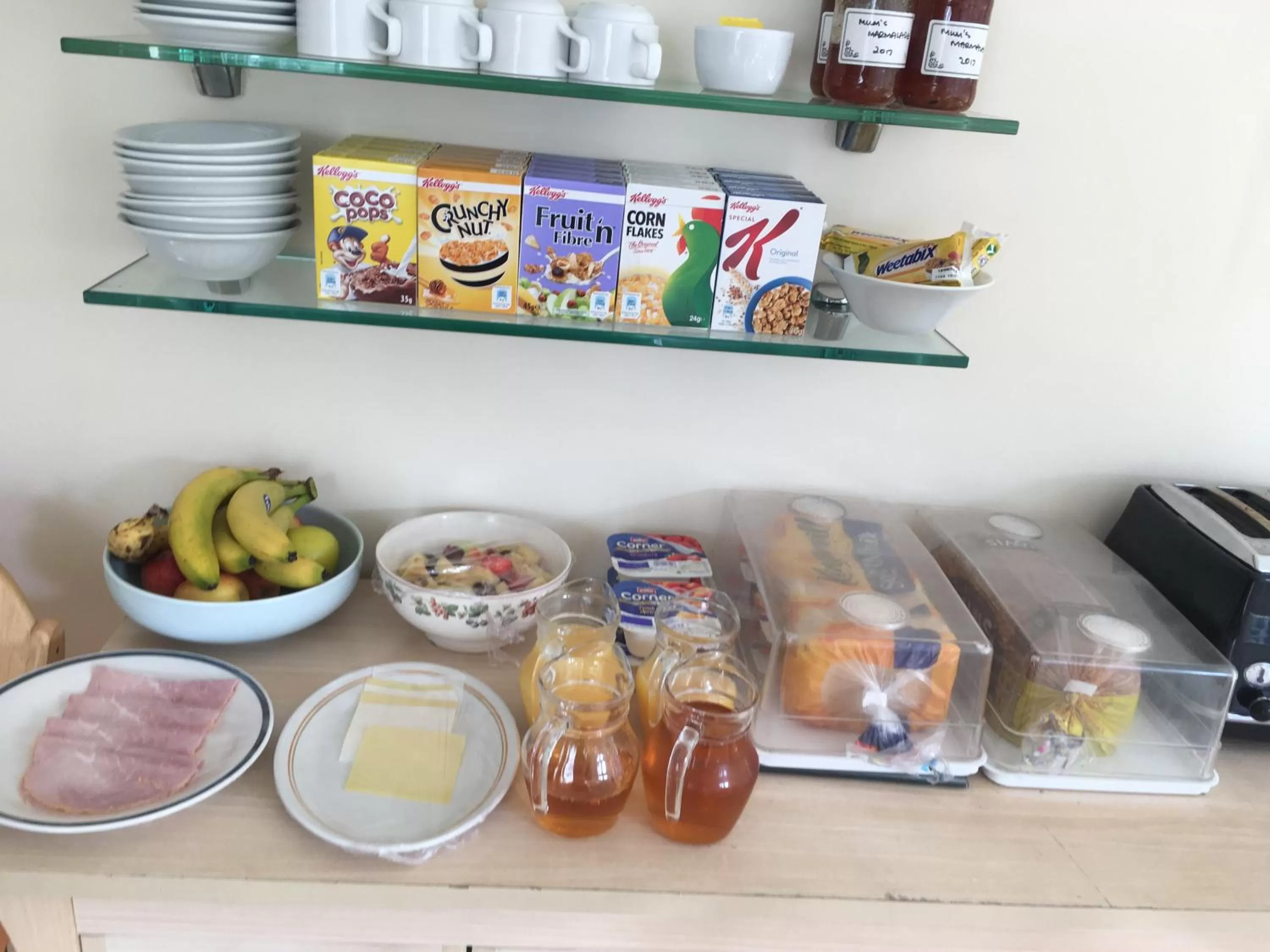 Breakfast in Oakhurst Gatwick B&B