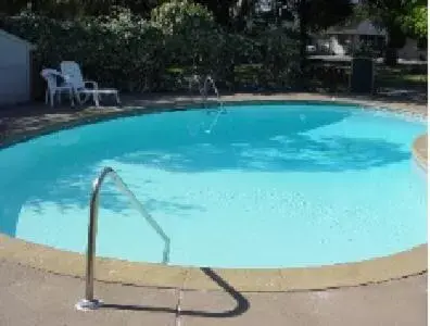 Swimming Pool in Shasta Dam Motel