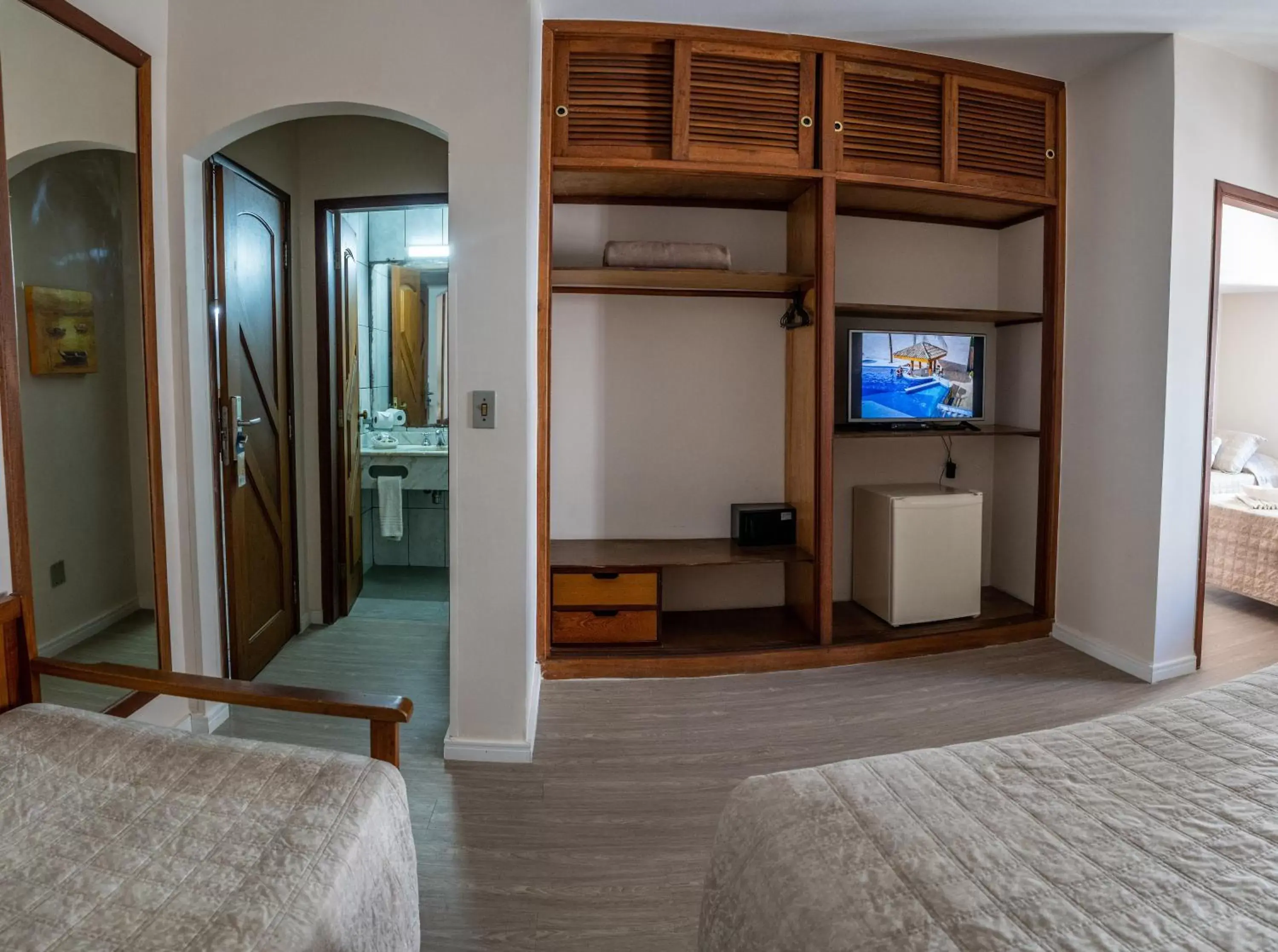 Photo of the whole room, TV/Entertainment Center in Strand Hotel Guarujá Frente Mar