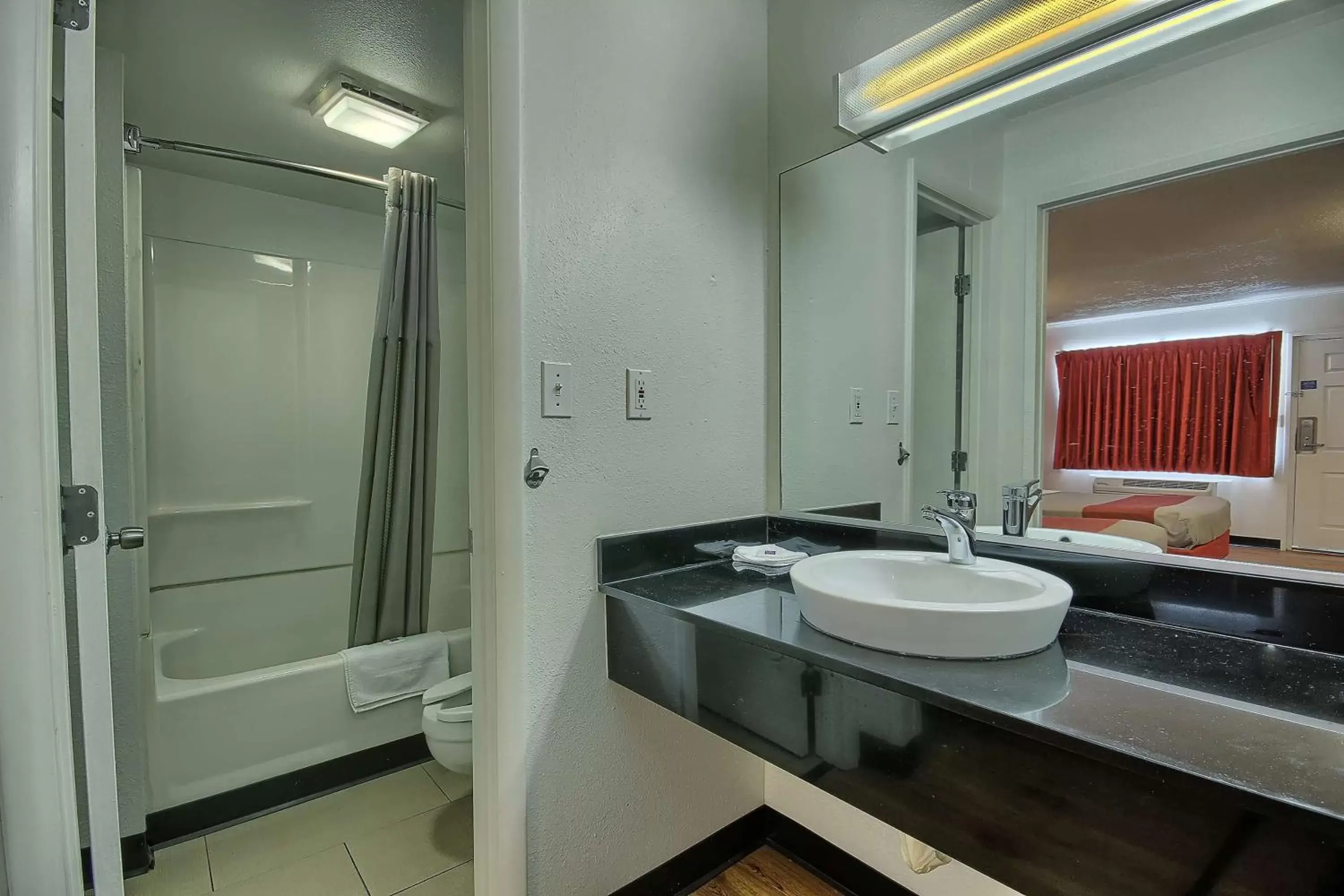 Toilet, Bathroom in Motel 6-Lima, OH
