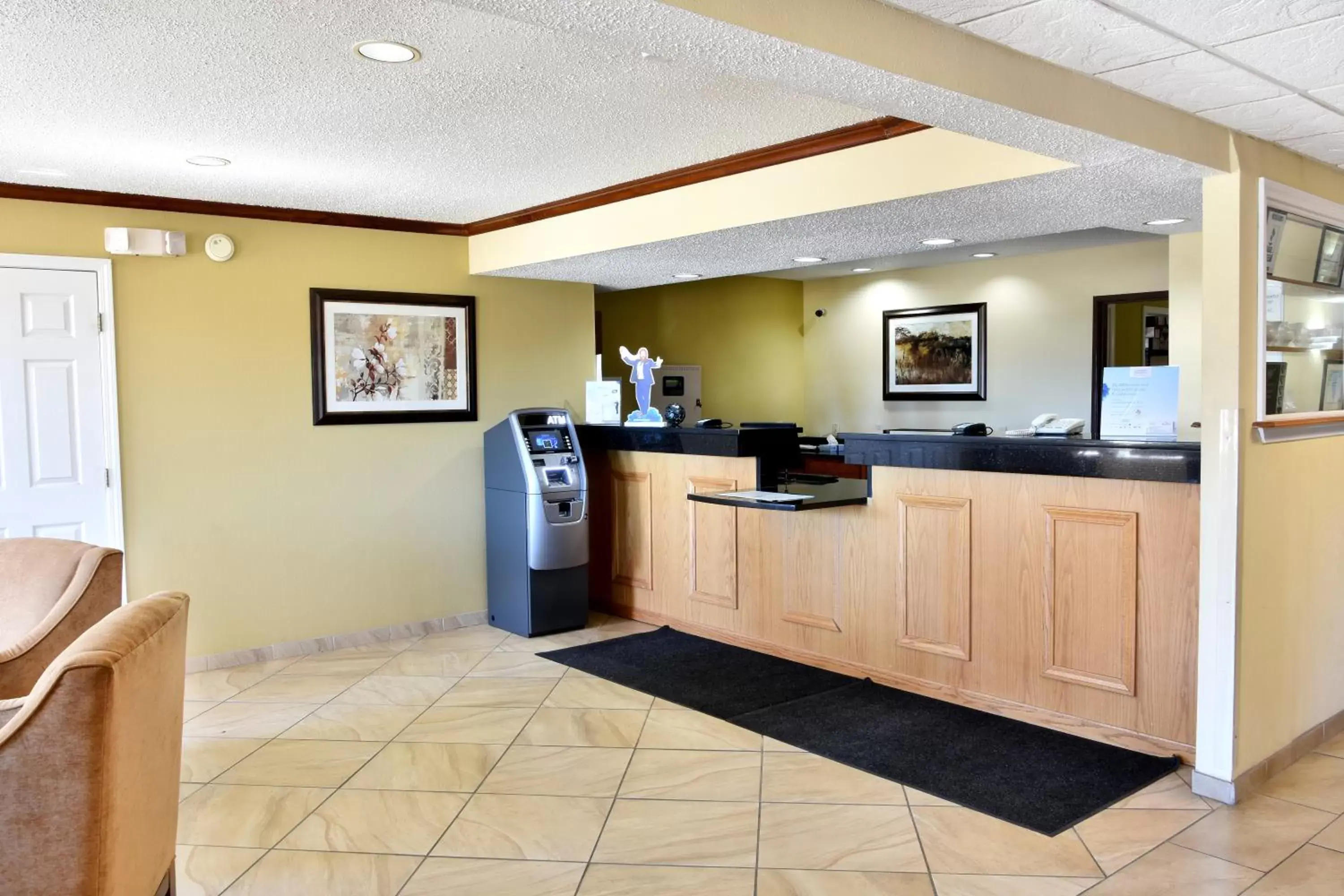 Lobby or reception, Kitchen/Kitchenette in Baymont by Wyndham Robinson