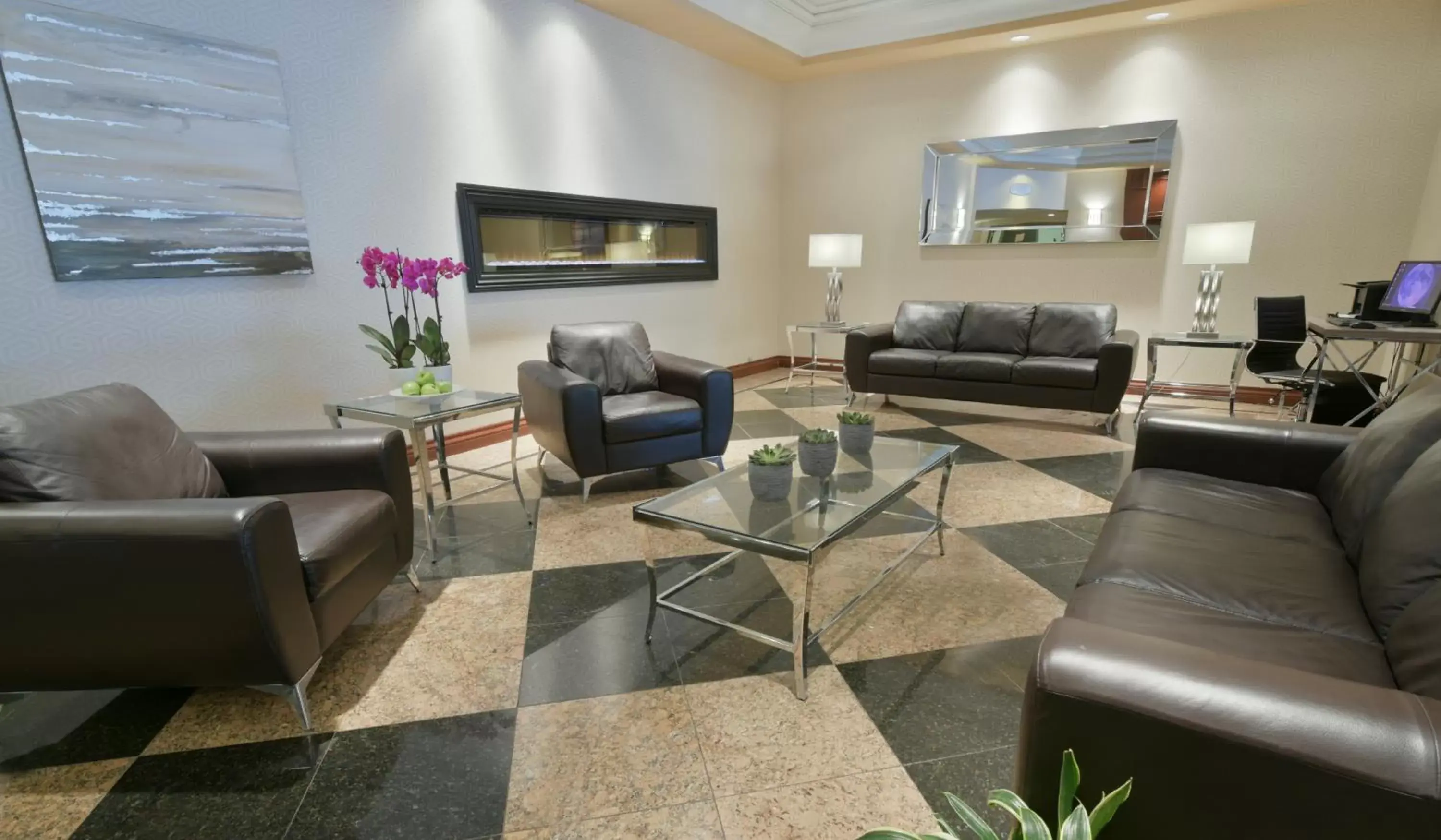 Lobby or reception, Seating Area in Hotel Universel Montréal