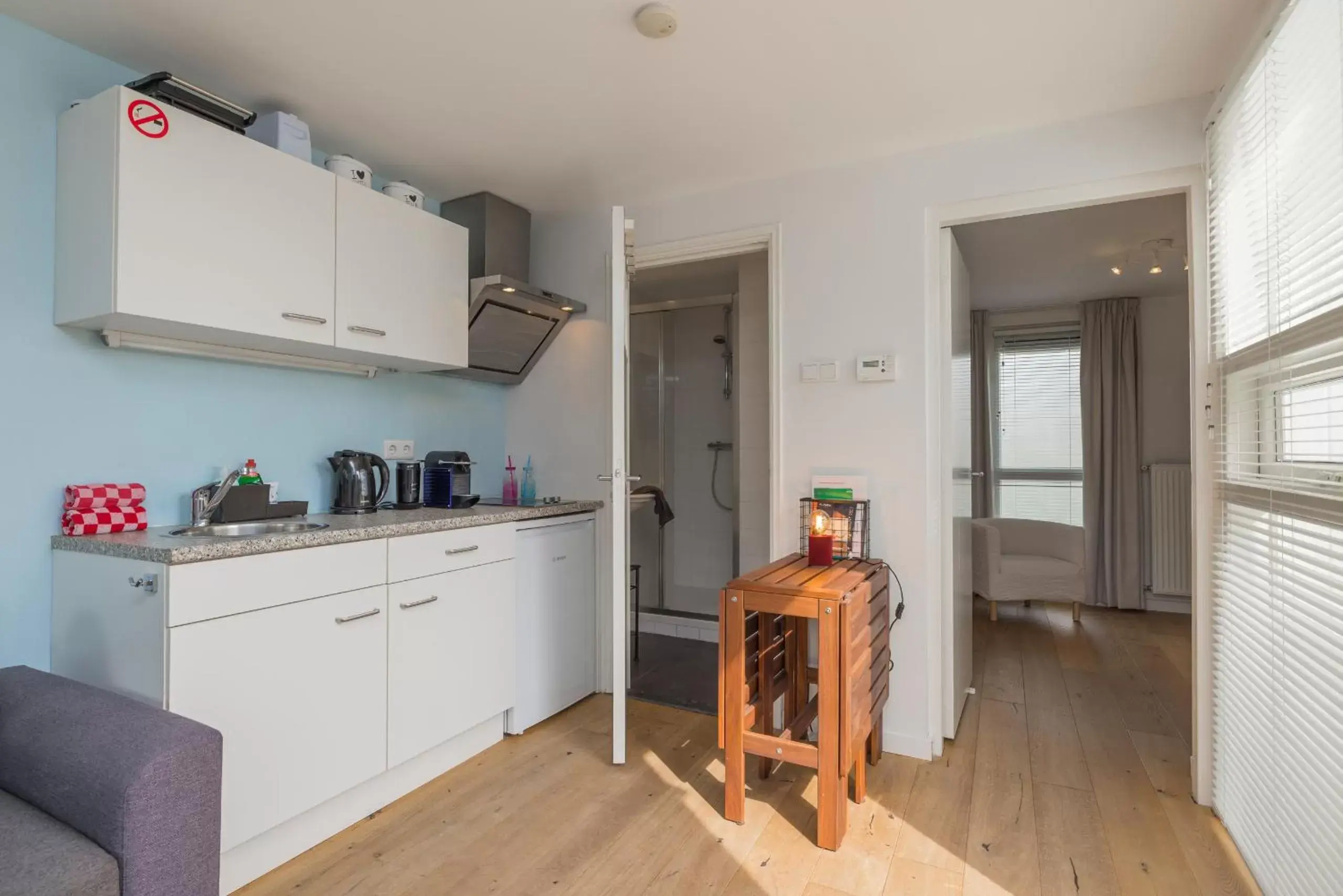 Dining area, Kitchen/Kitchenette in BeachHouse Oase aan Zee