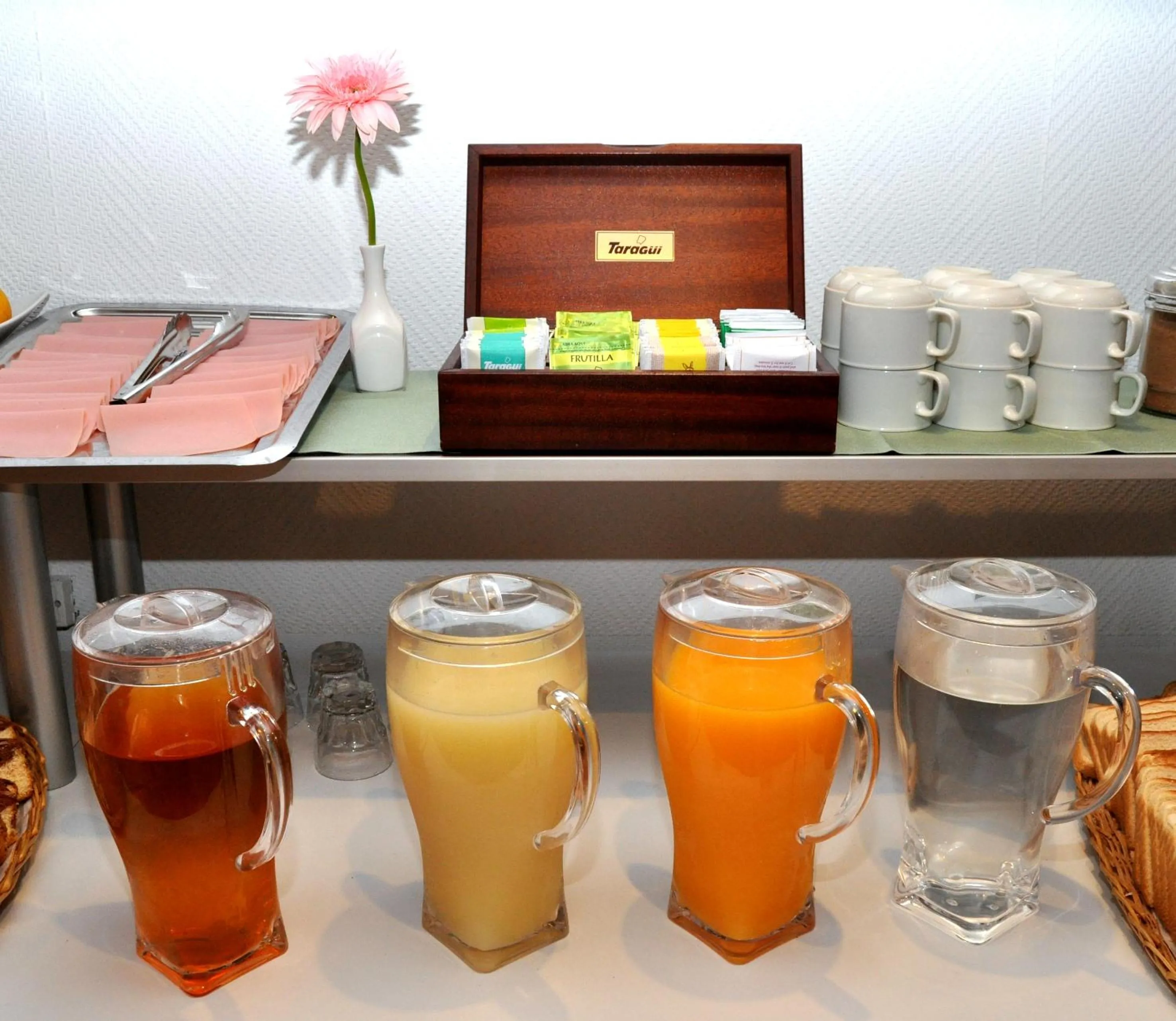 Coffee/tea facilities in Hotel UTHGRA de las Luces