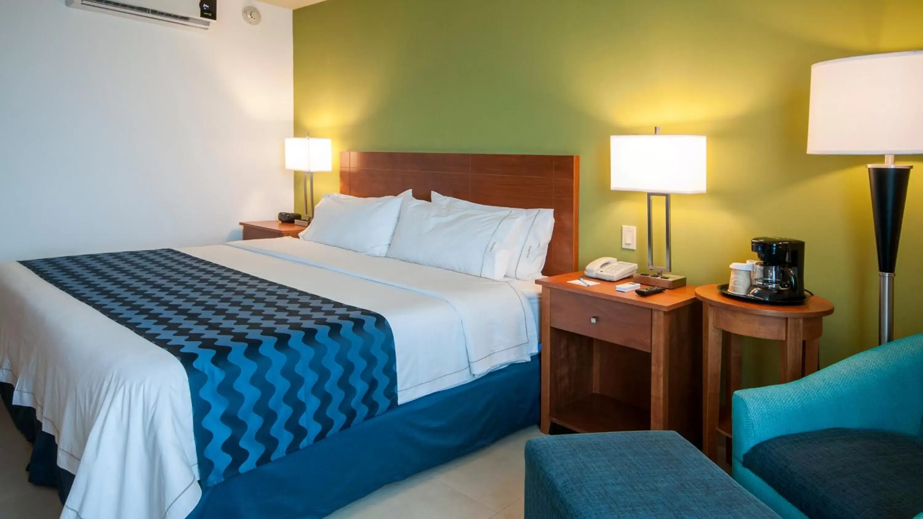 Photo of the whole room, Bed in Holiday Inn Express Cabo San Lucas by IHG Photo of the whole room, Bed in Holiday Inn Express Cabo San Lucas by IHG