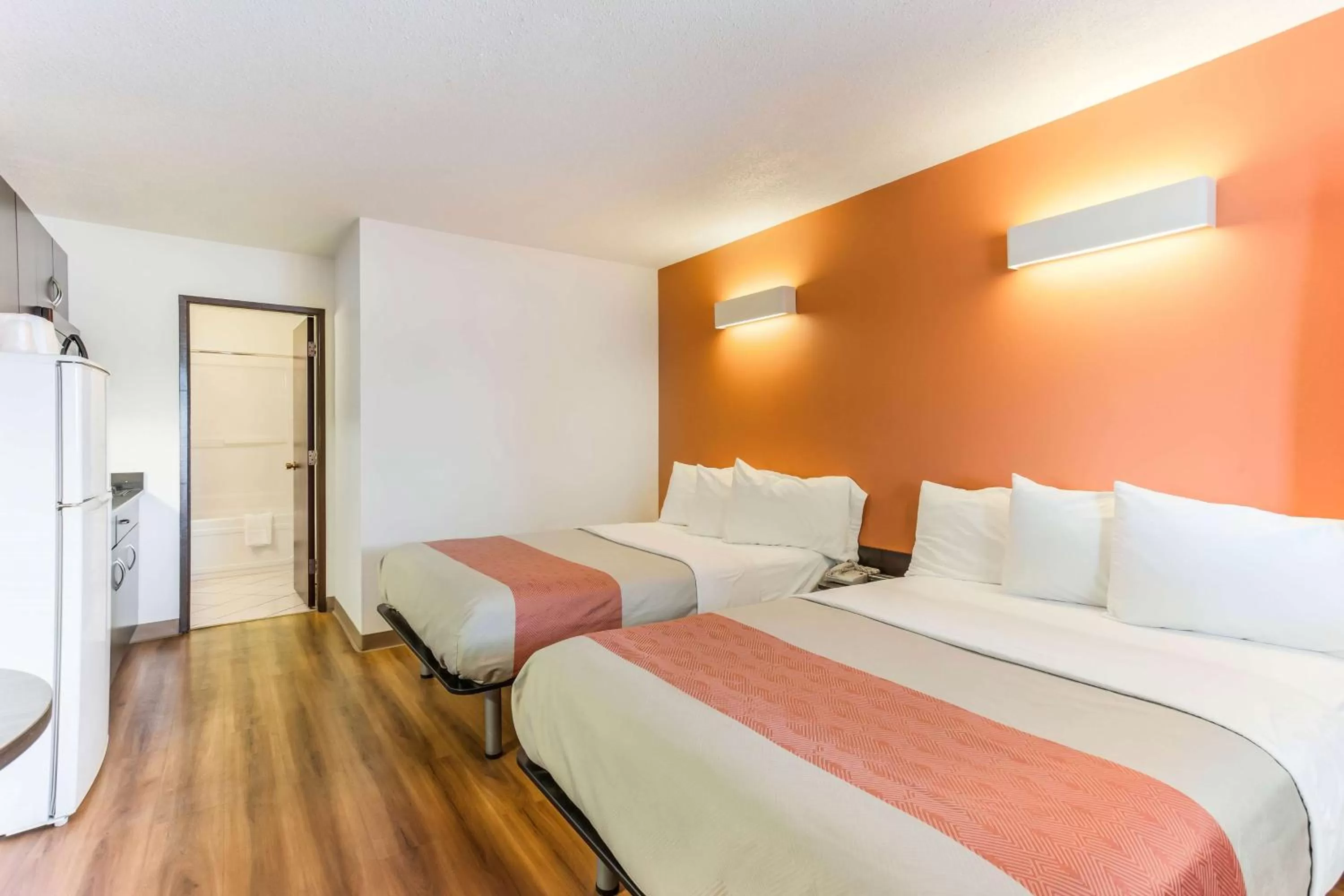 Photo of the whole room, Bed in Motel 6-Lethbridge, AB