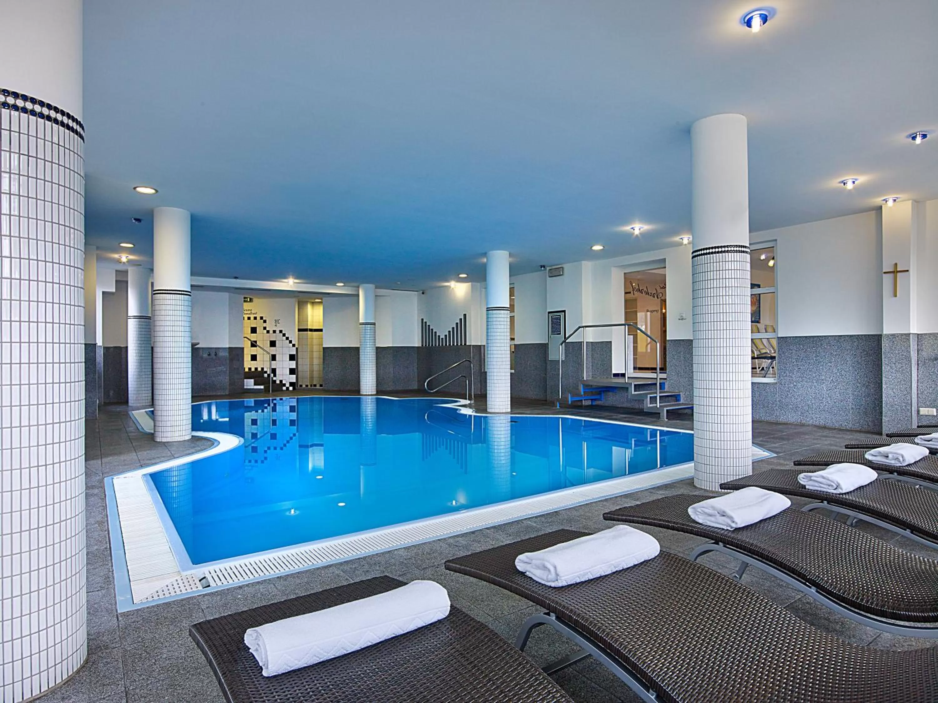 Swimming pool in Hotel Arzlerhof