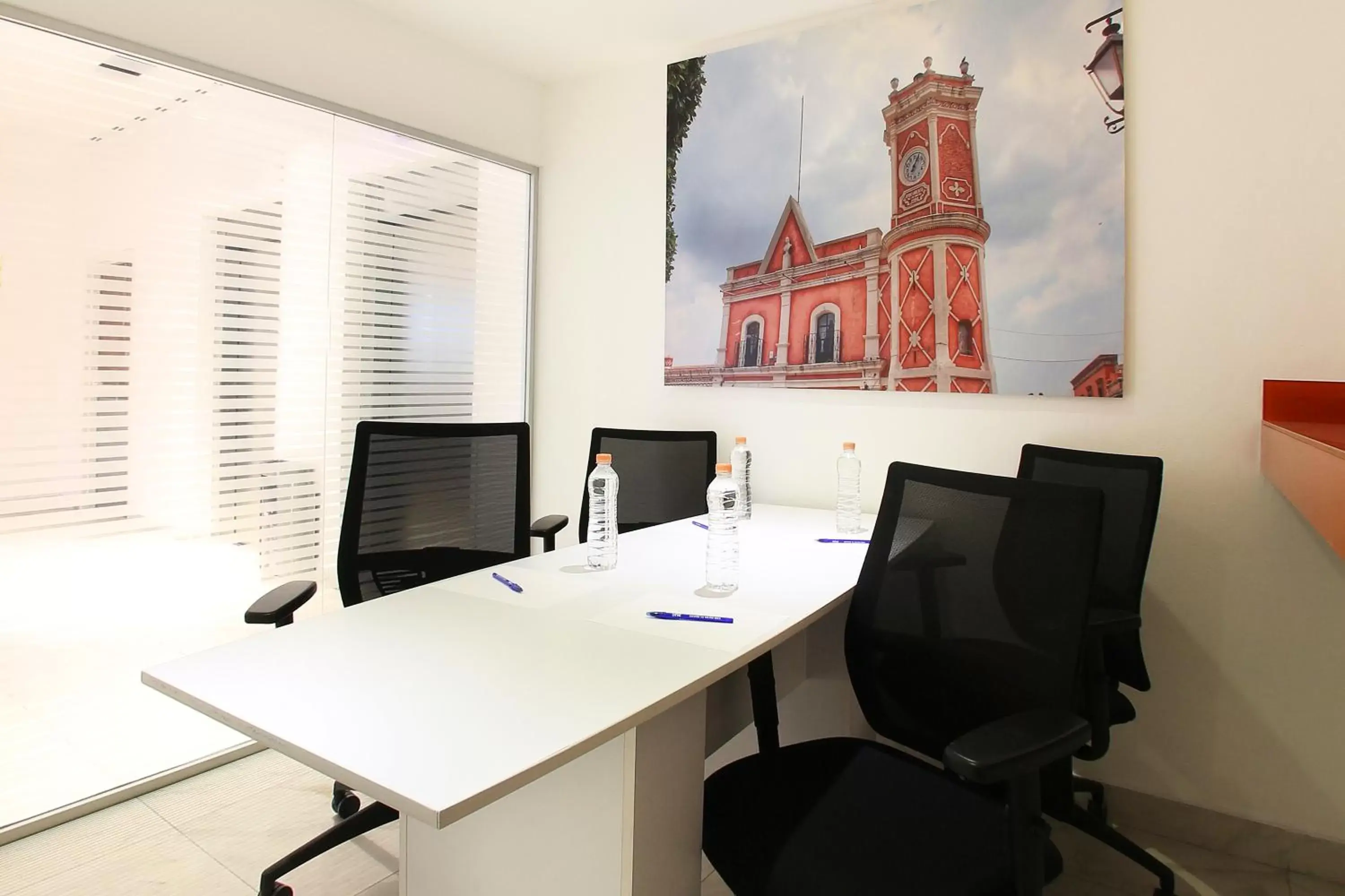 Meeting/conference room in One Queretaro Plaza Galerias