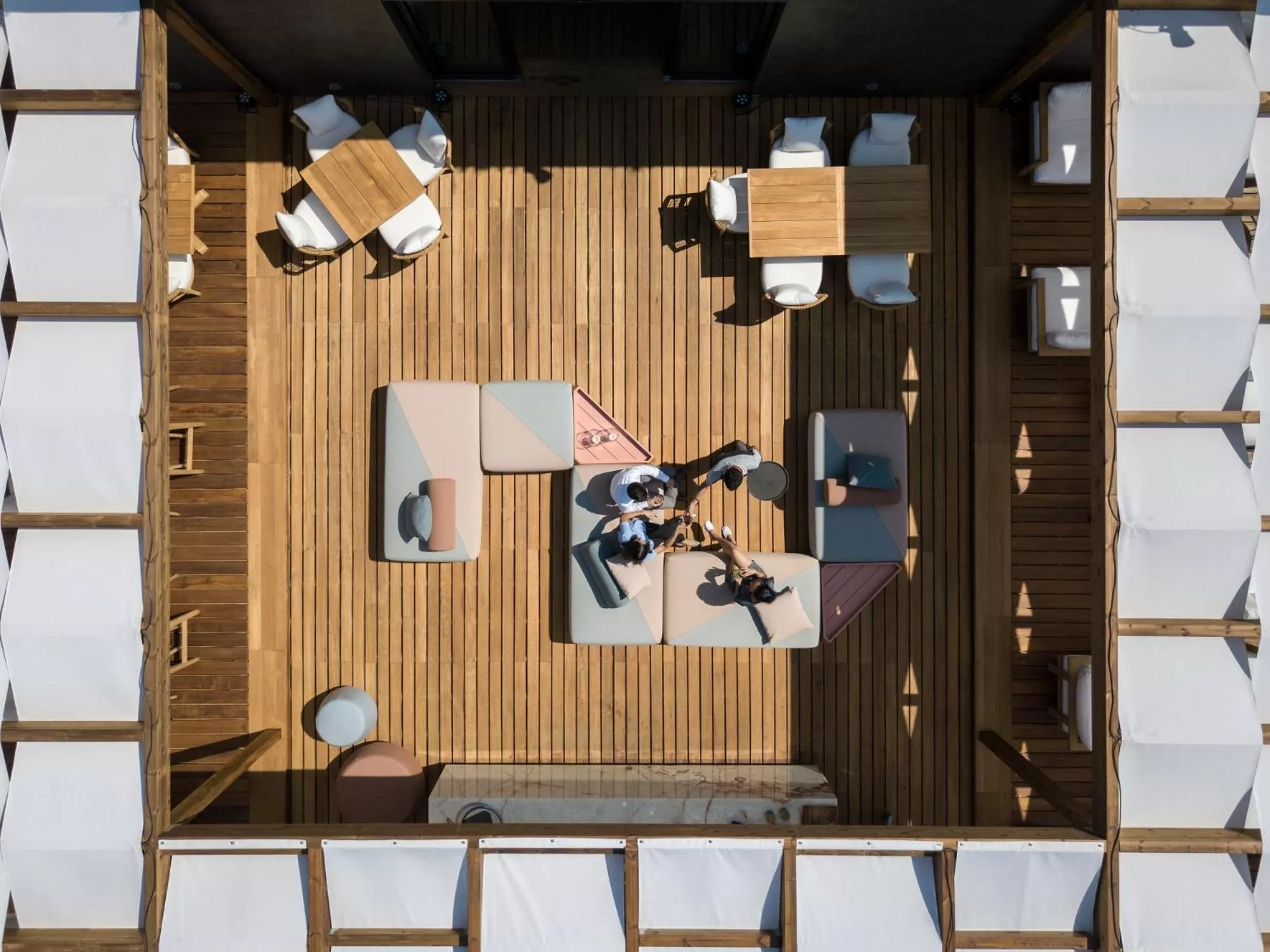 Restaurant/places to eat in Lux Lisboa Park