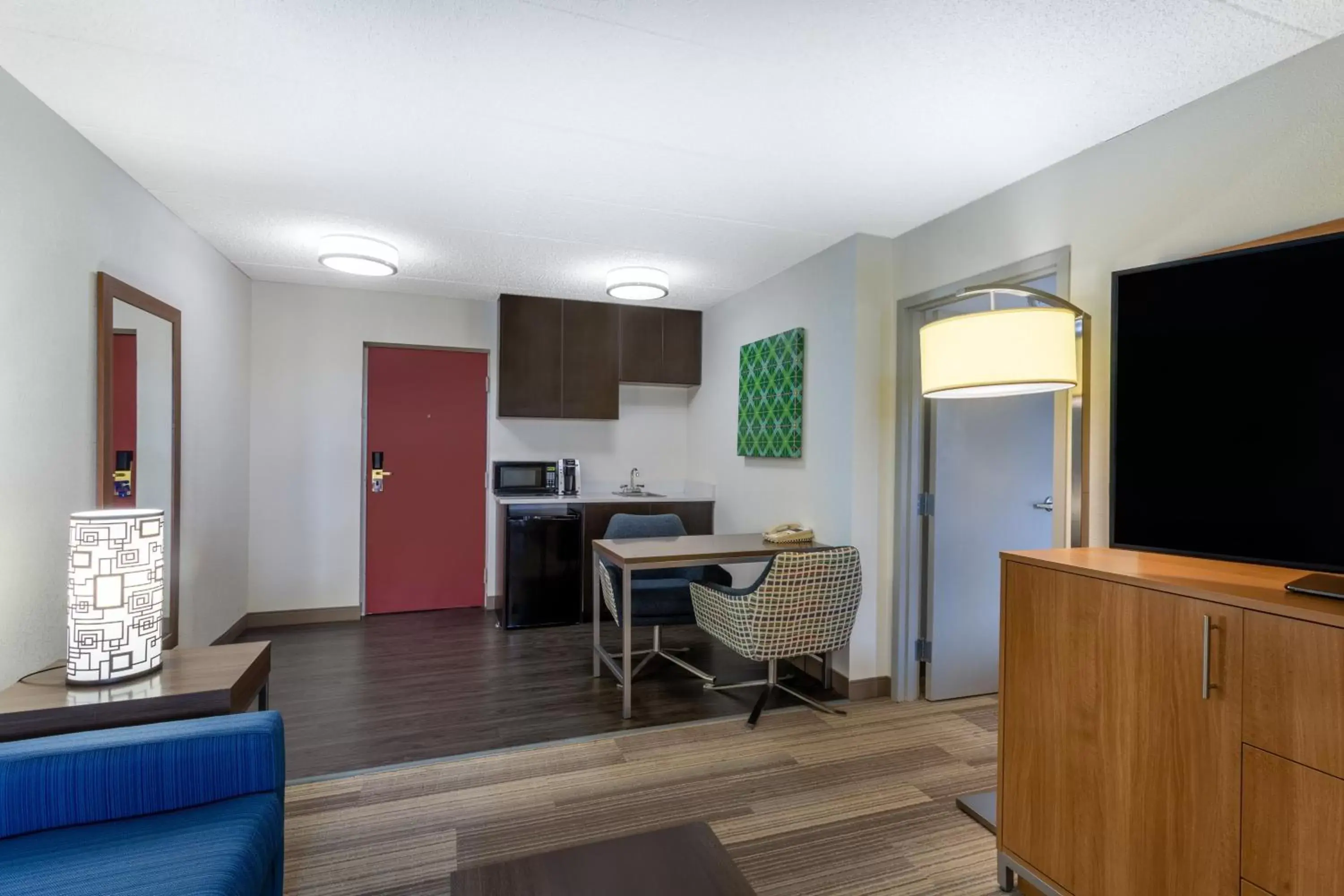 King Room in Holiday Inn Express Hotel & Suites Philadelphia - King of Prussia by IHG King Room in Holiday Inn Express Hotel & Suites Philadelphia - King of Prussia by IHG