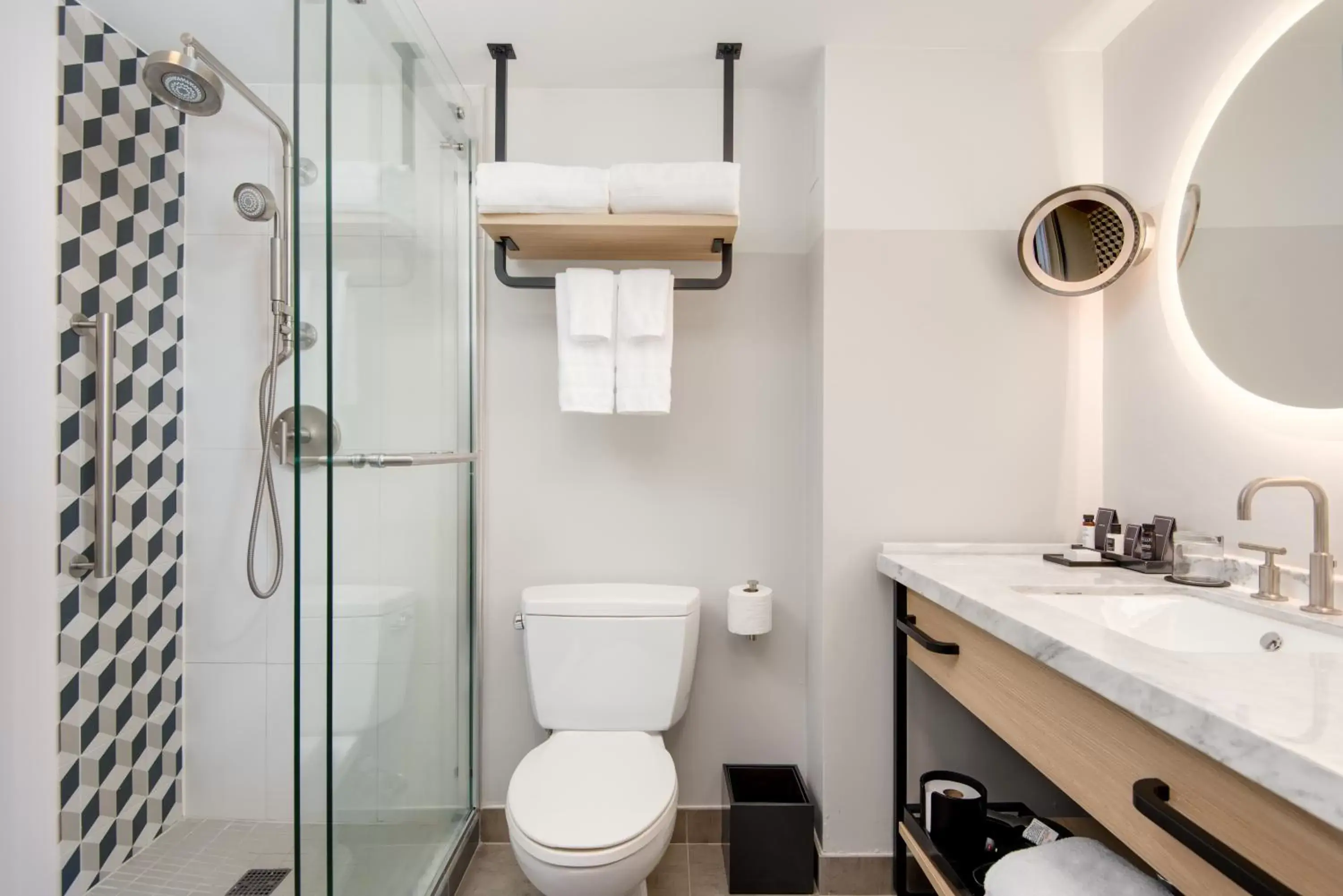 Shower, Bathroom in The Duniway Portland, A Hilton Hotel