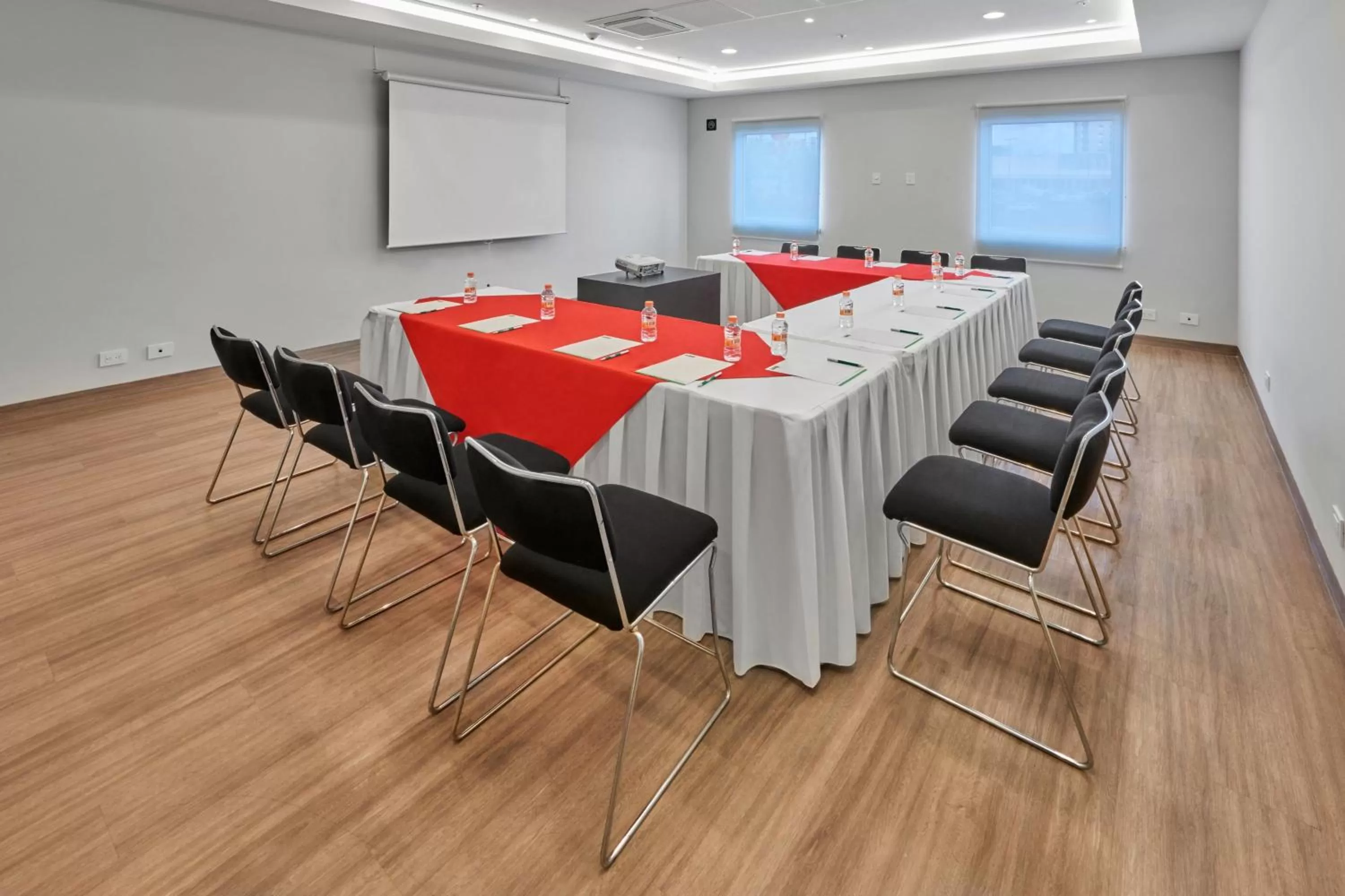 Meeting/conference room in City Express Junior by Marriott Puebla Angelopolis