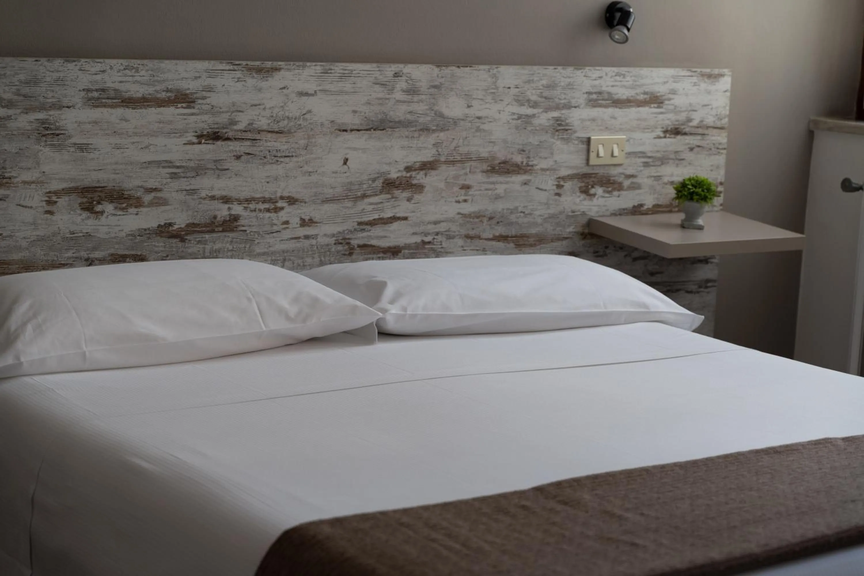 Bed in Hotel Mom Assisi