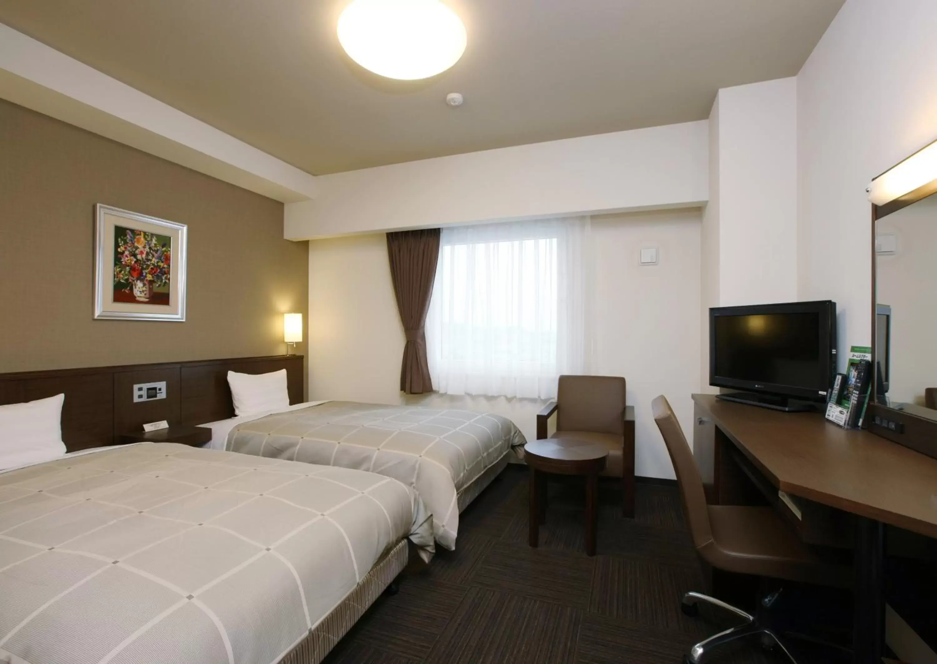 Bed, TV/Entertainment Center in Hotel Route-Inn Handakamezaki