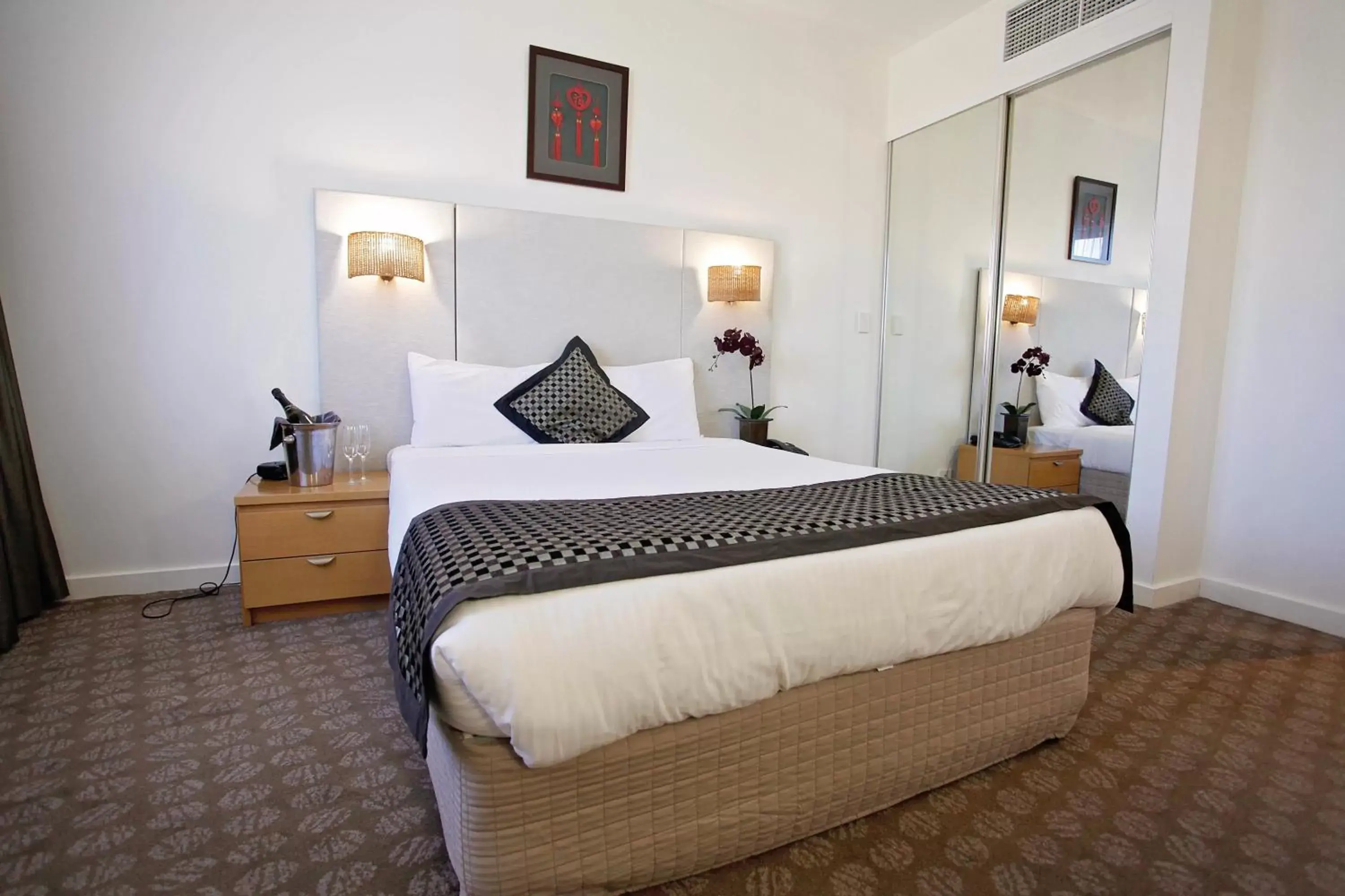 Bedroom, Bed in Golden Pebble Hotel