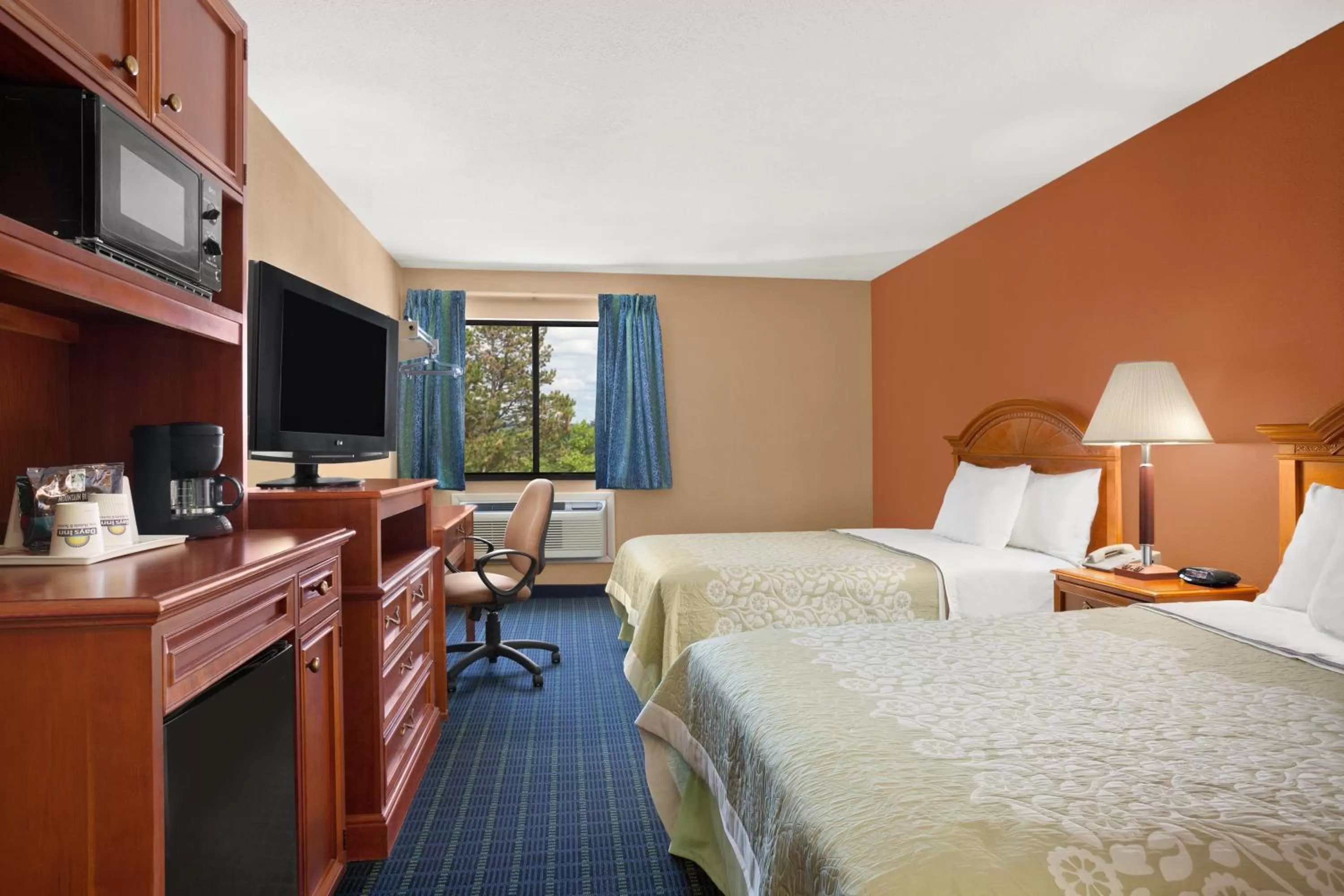 Photo of the whole room, Bed in Days Inn by Wyndham Middletown