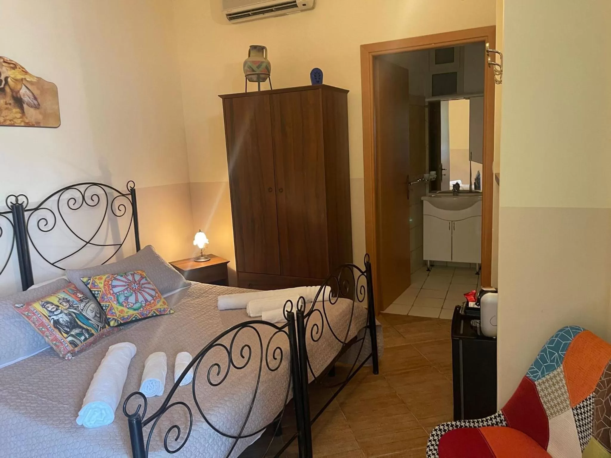 Photo of the whole room, Bed in Bed and Relax-Il Maniero