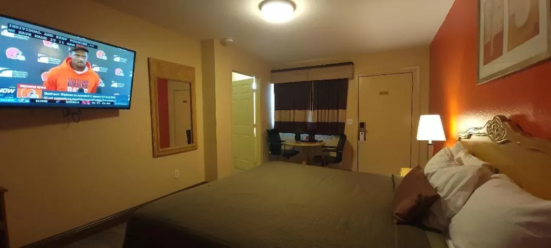 Photo of the whole room, Bed in Lakeview Inn