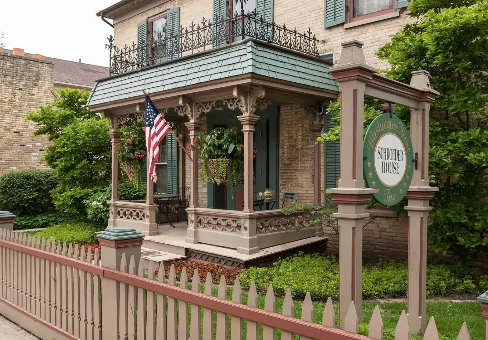 Property Building in Washington House Inn