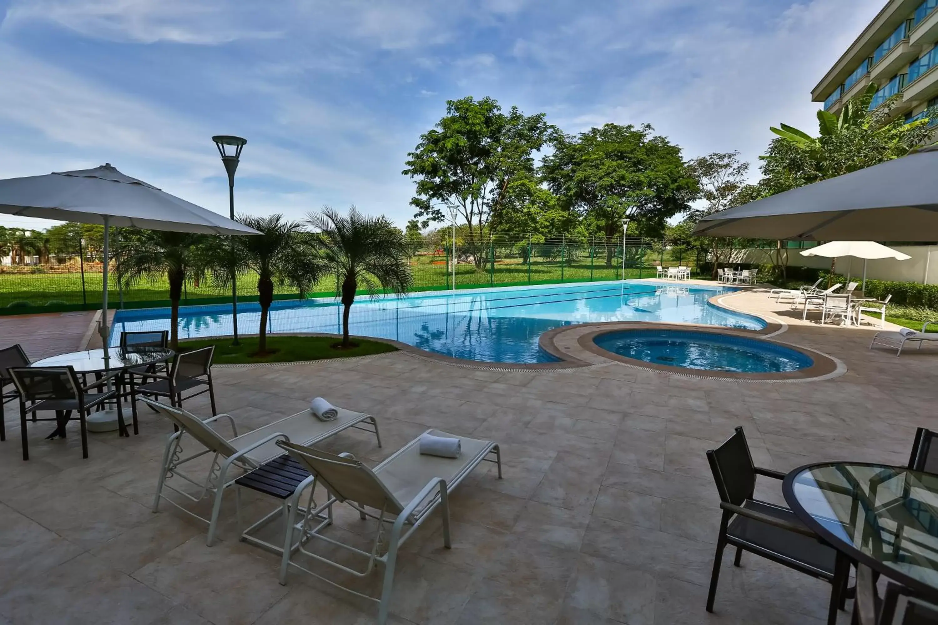 Swimming pool in Quality Hotel & Suites Brasília